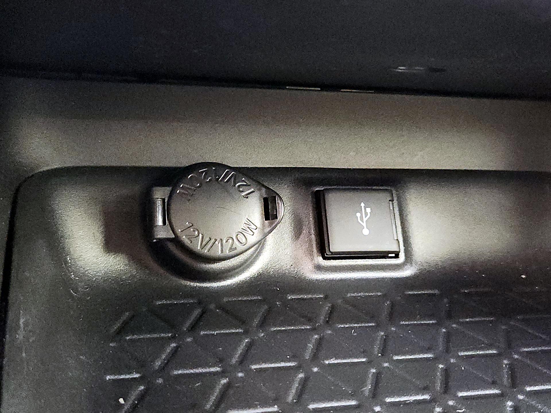 Thumbnail: 2022 Toyota RAV4 - 18