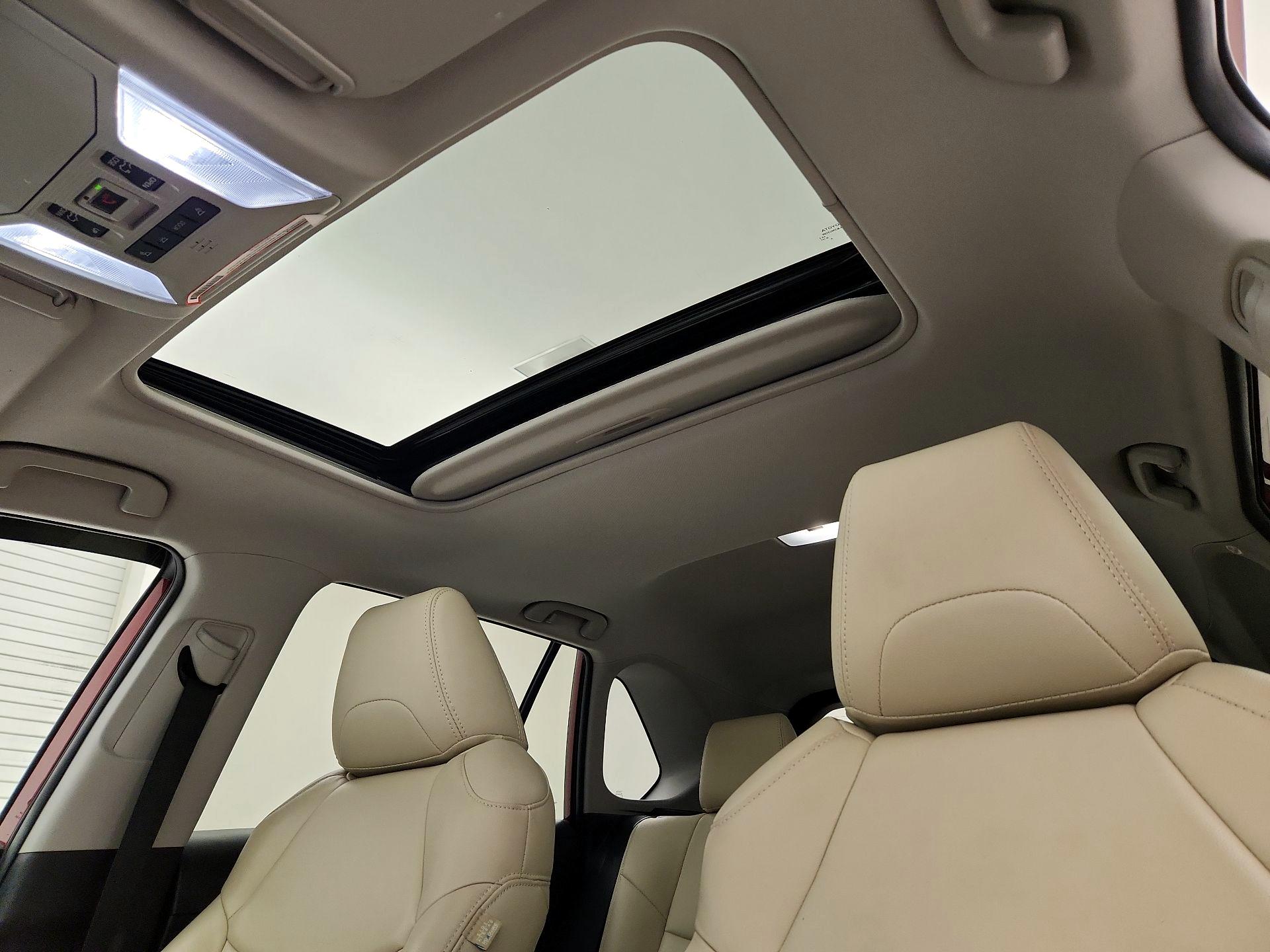 Thumbnail: 2022 Toyota RAV4 - 19