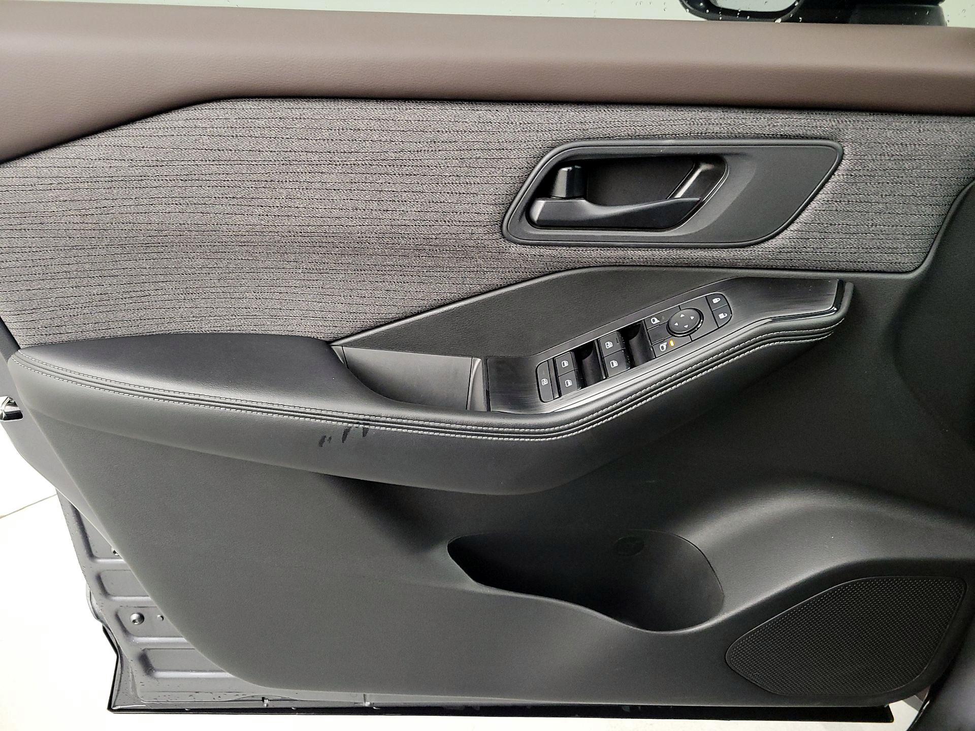 Thumbnail: 2021 Nissan Rogue - 12