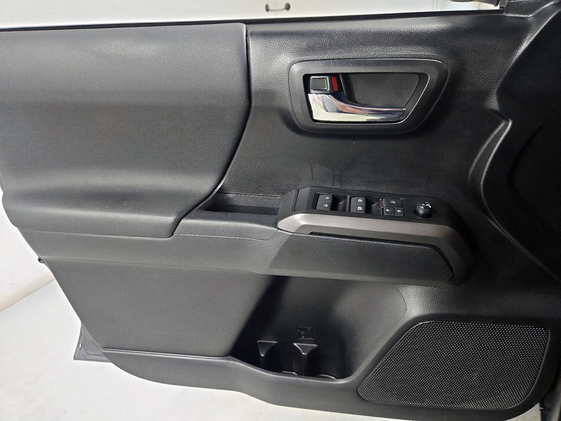 Thumbnail: 2022 Toyota Tacoma - 12