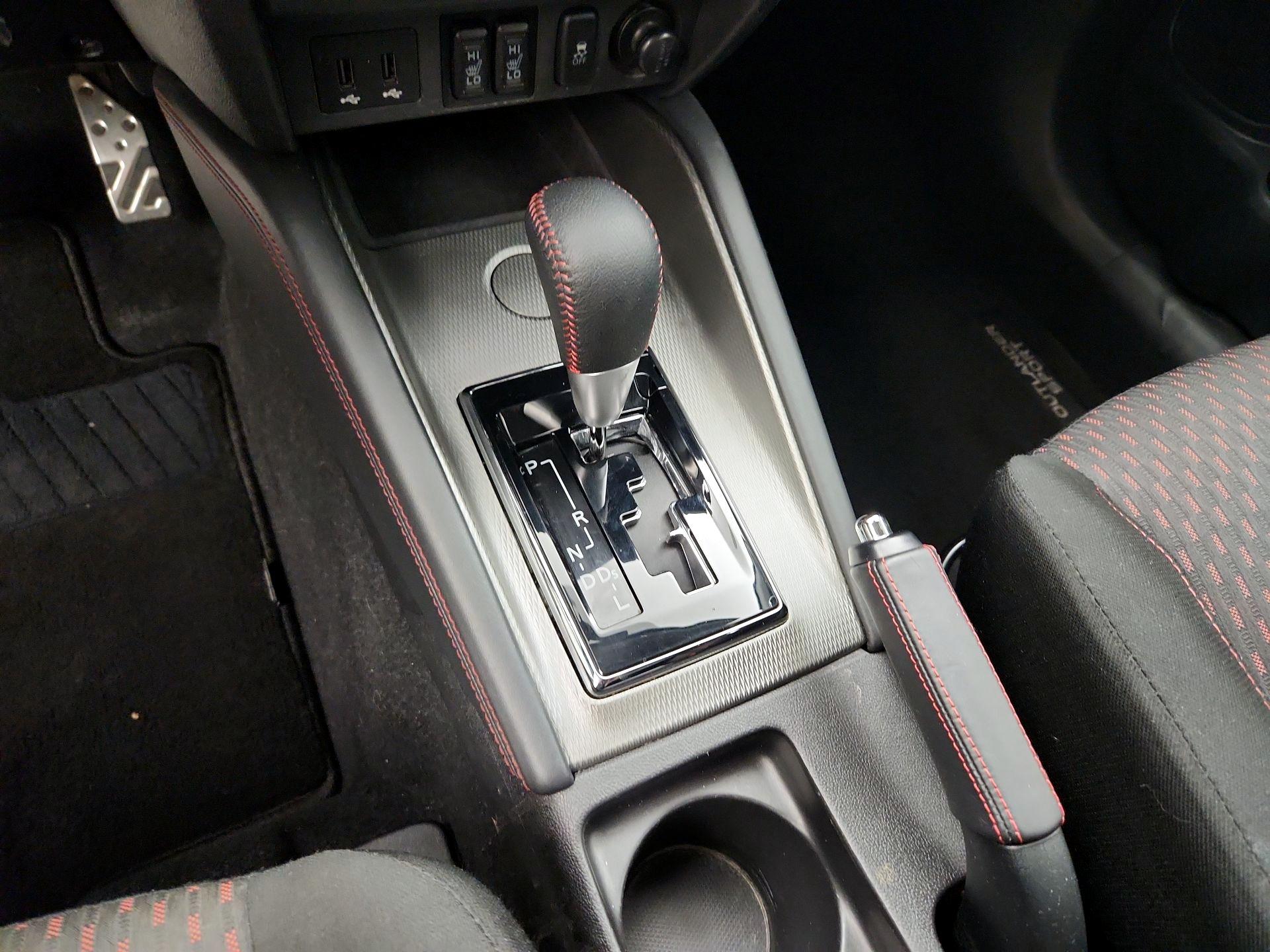 Thumbnail: 2019 Mitsubishi Outlander Sport - 16