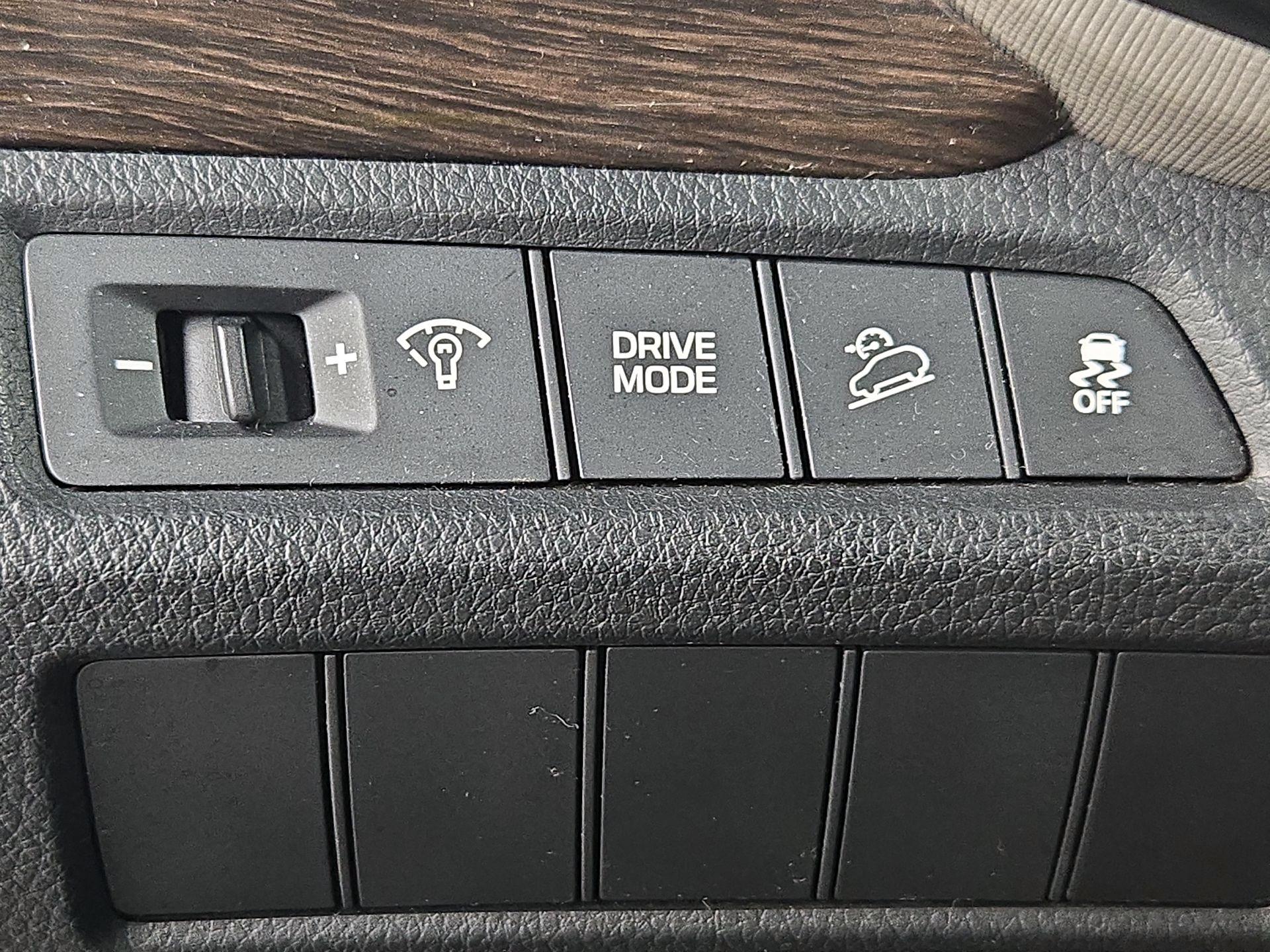 Thumbnail: 2017 Hyundai Santa Fe - 13