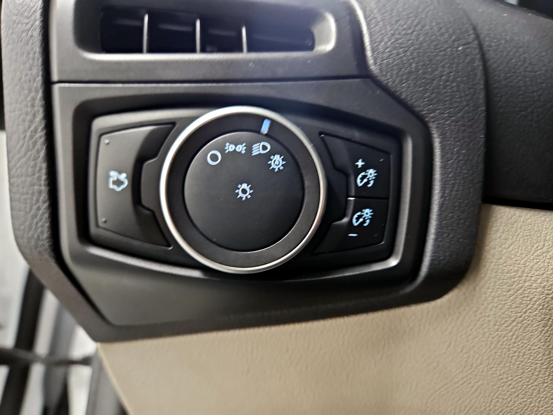 Thumbnail: 2016 Ford Focus - 13