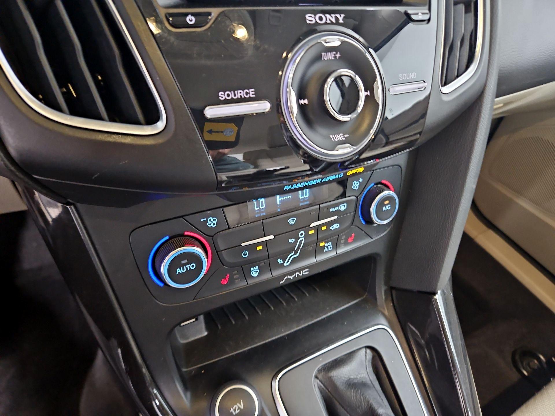 Thumbnail: 2016 Ford Focus - 17