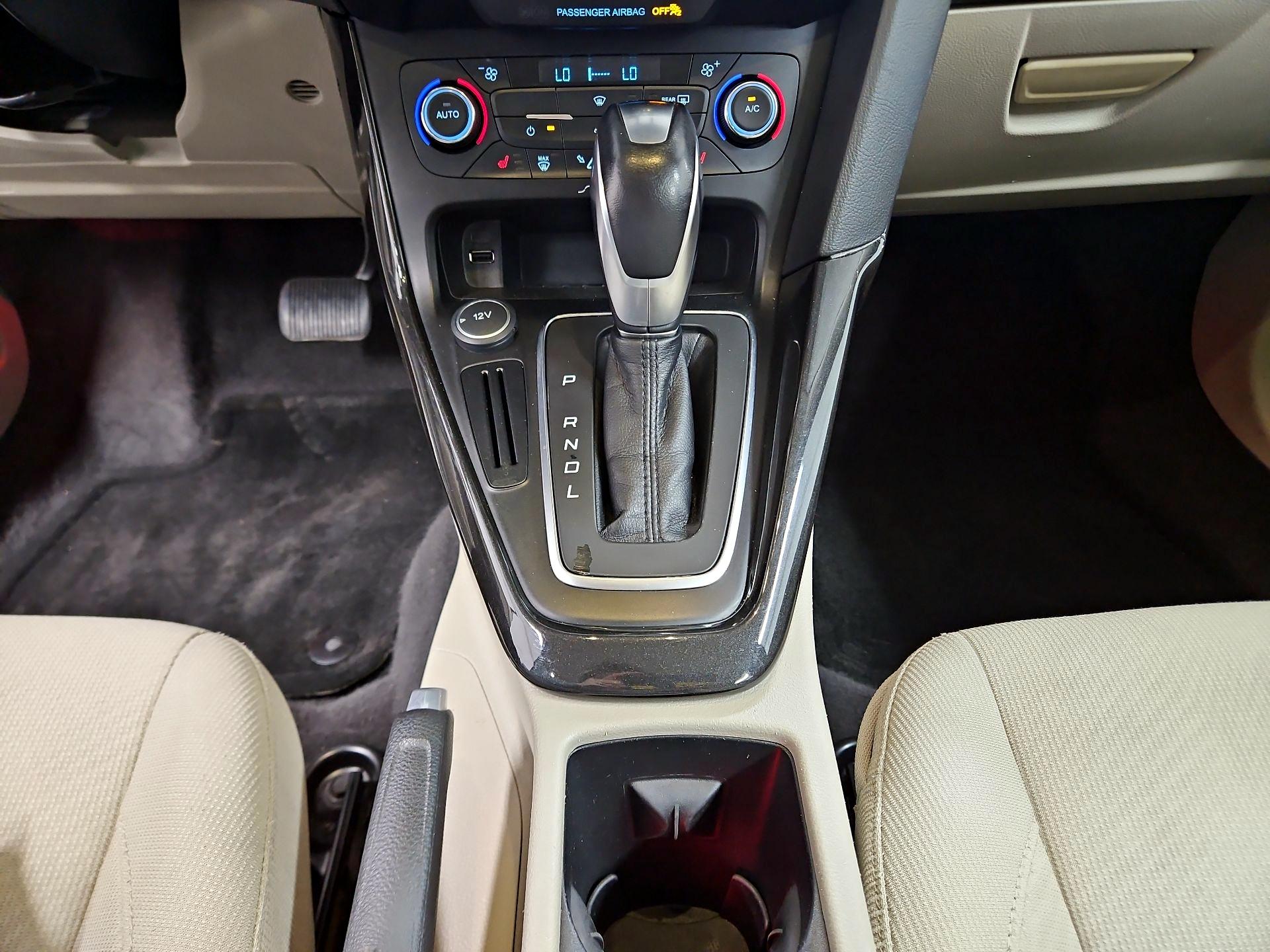 Thumbnail: 2016 Ford Focus - 18