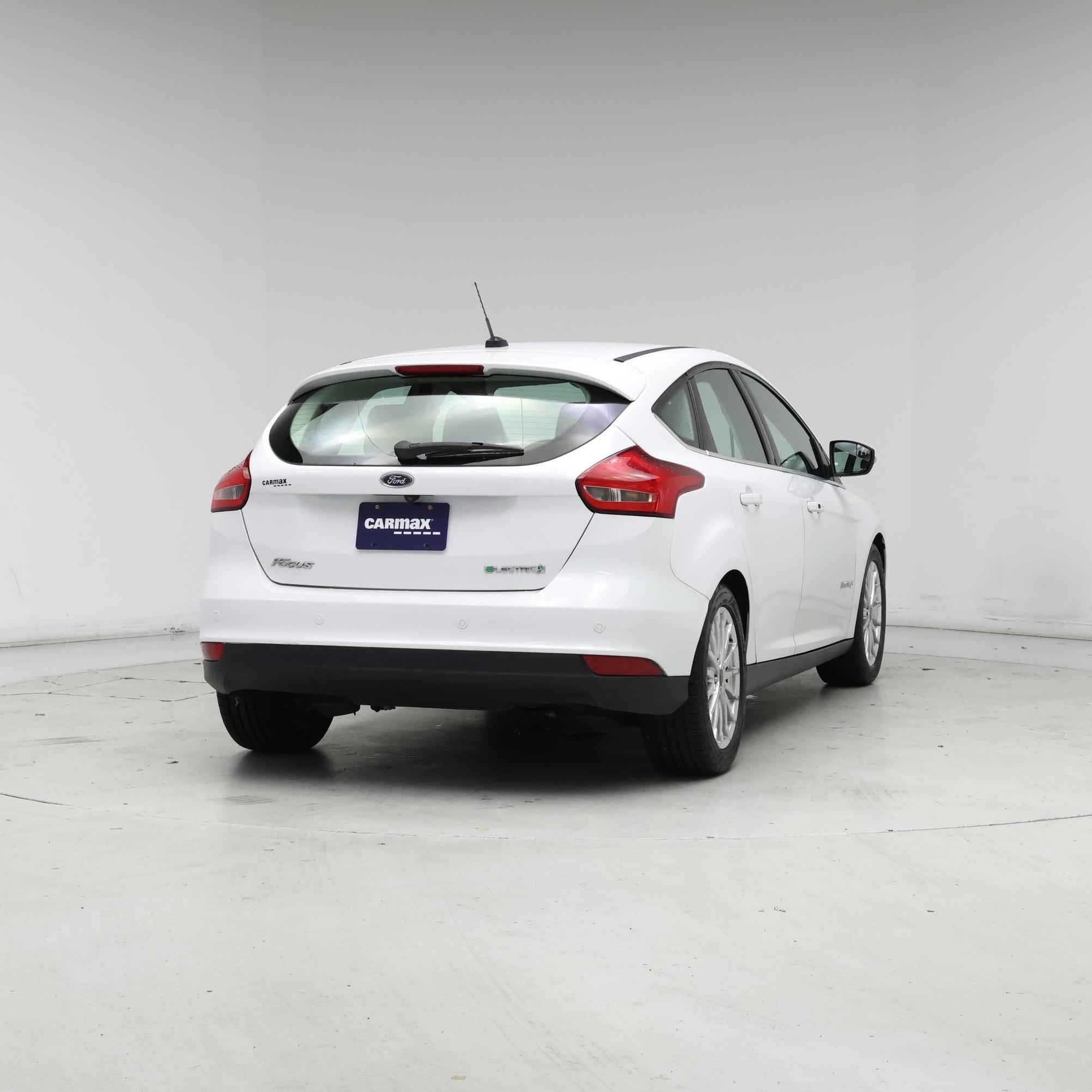 Thumbnail: 2016 Ford Focus - 8