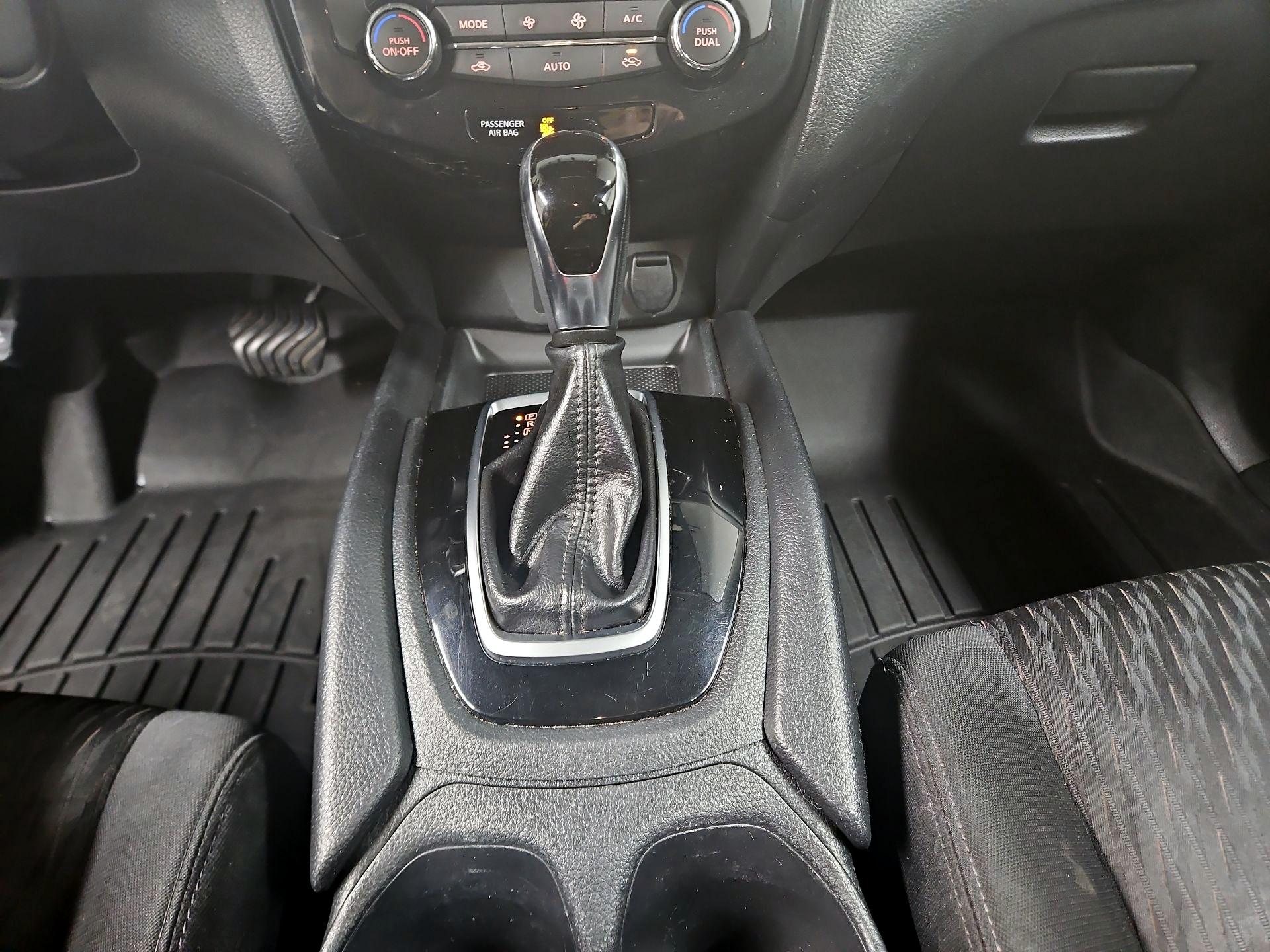 Thumbnail: 2018 Nissan Rogue - 17