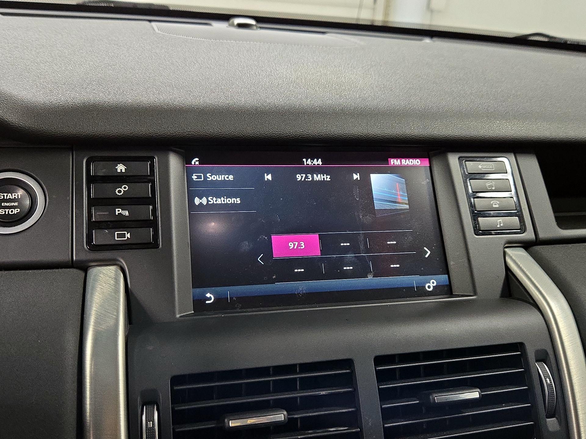 Thumbnail: 2016 Land Rover Discovery Sport - 15