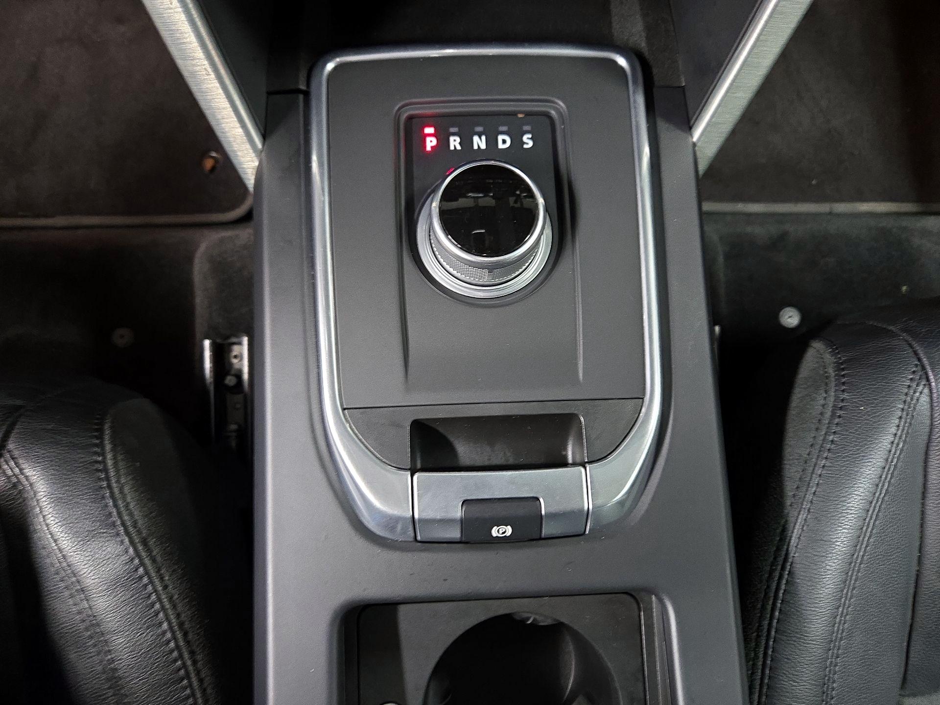 Thumbnail: 2016 Land Rover Discovery Sport - 17