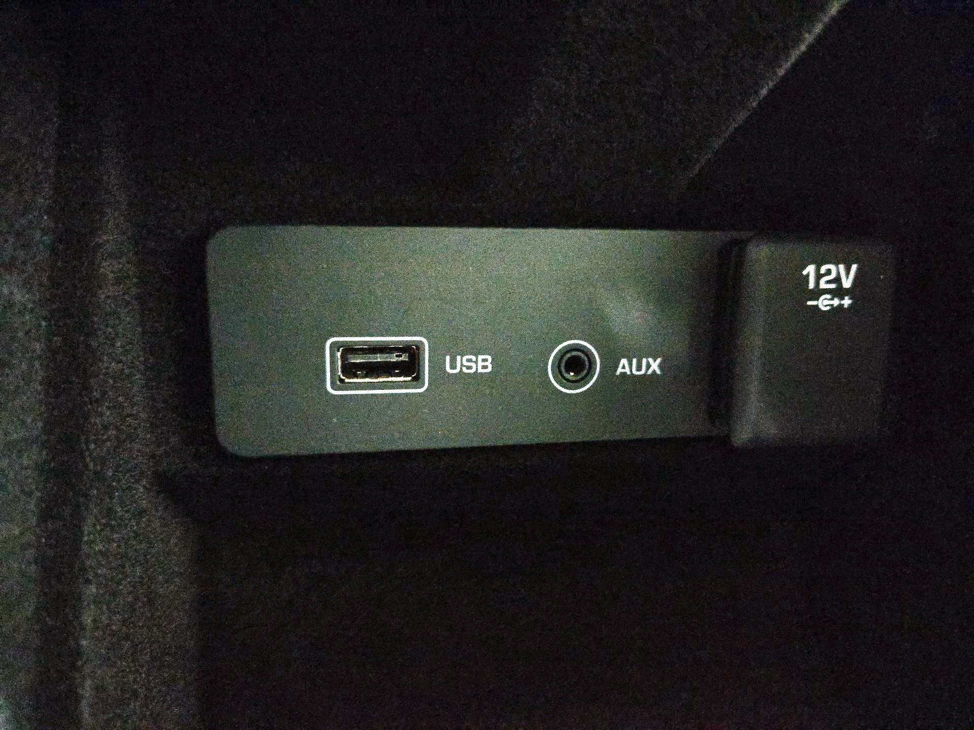 Thumbnail: 2016 Land Rover Discovery Sport - 18