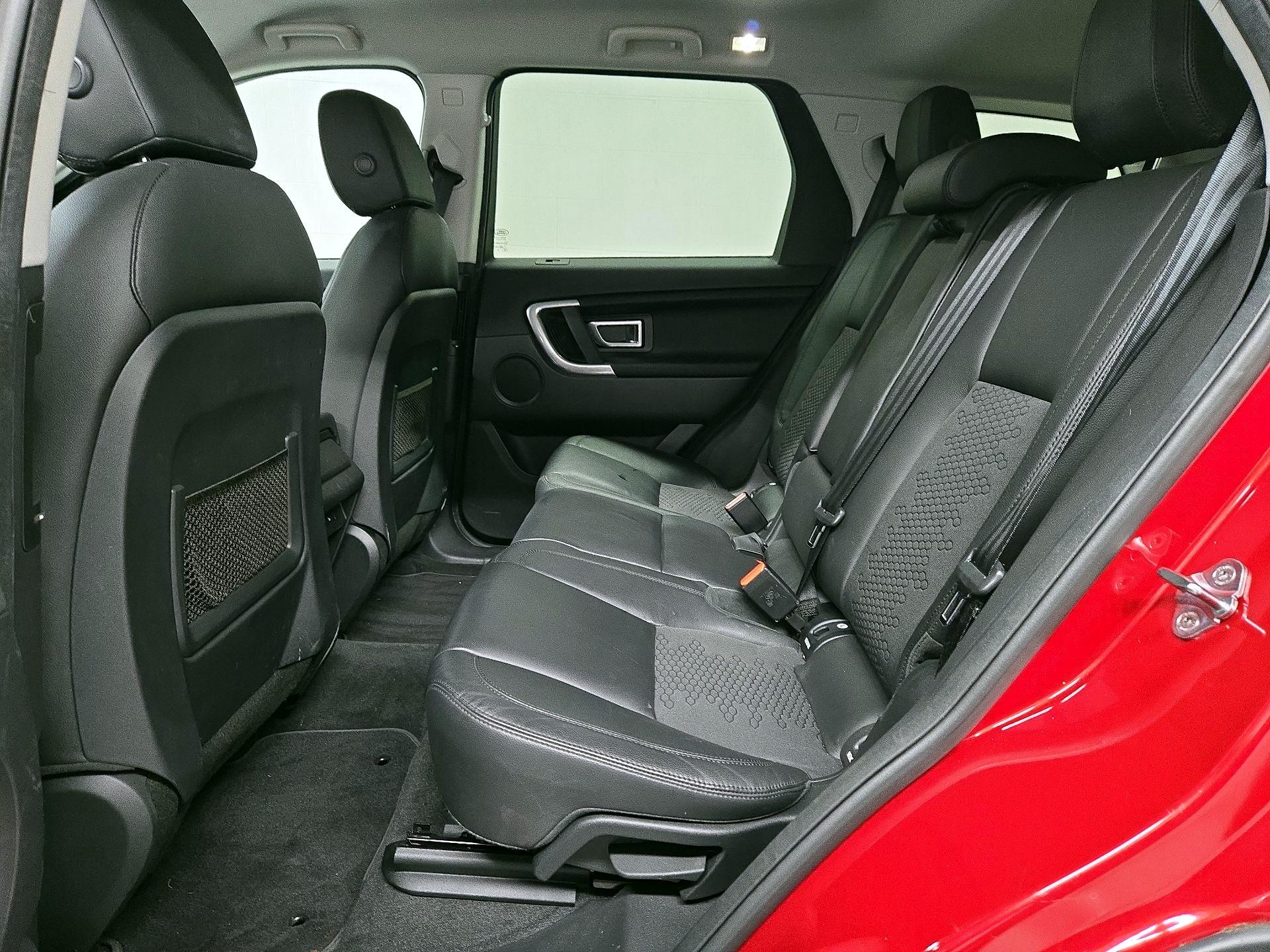 Thumbnail: 2016 Land Rover Discovery Sport - 19