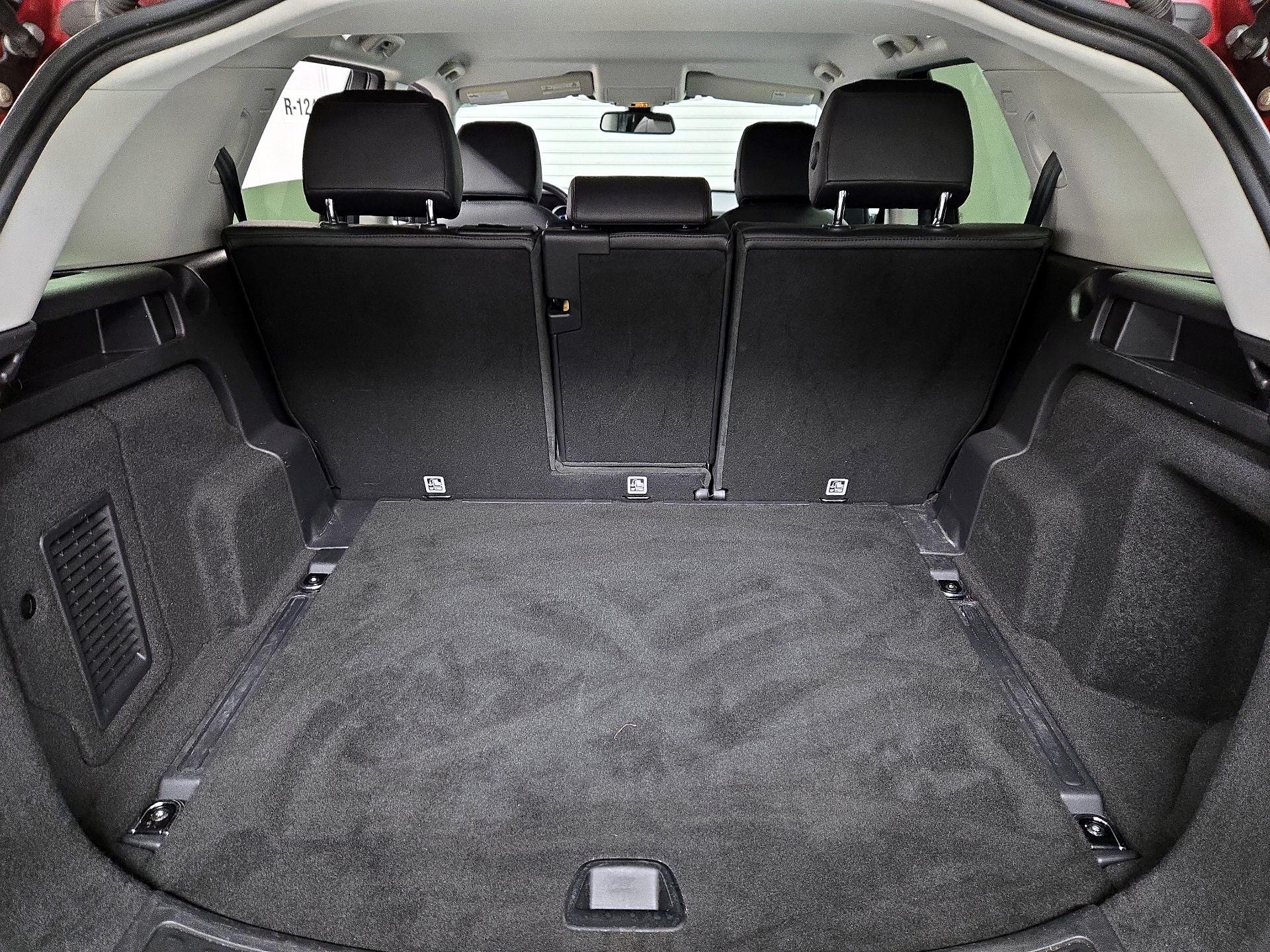 Thumbnail: 2016 Land Rover Discovery Sport - 20