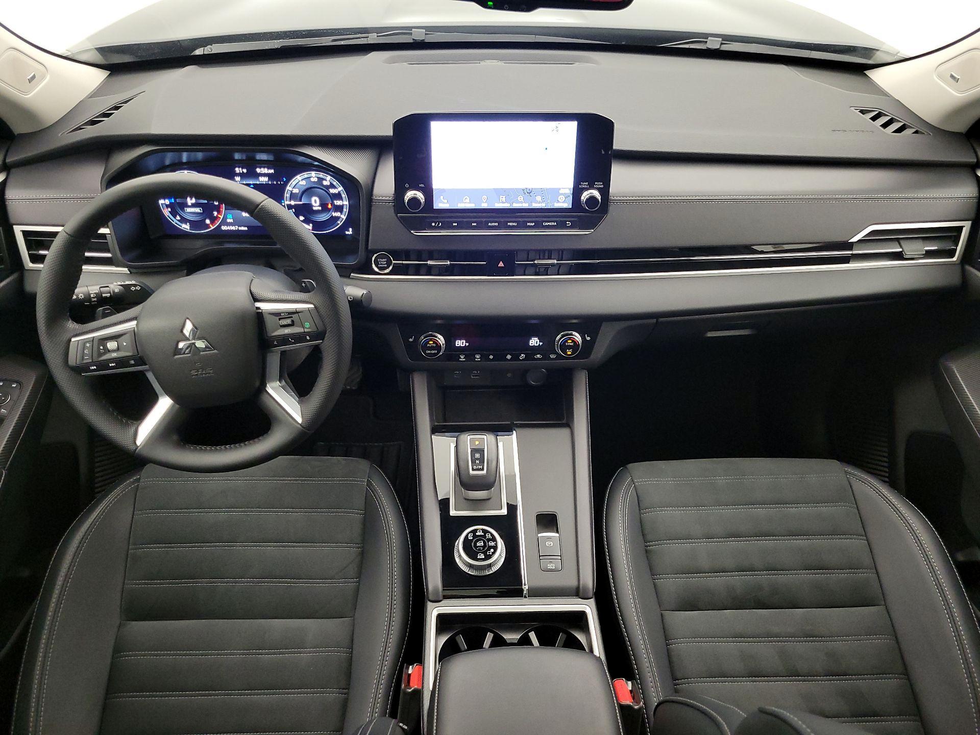 Thumbnail: 2024 Mitsubishi Outlander - 9