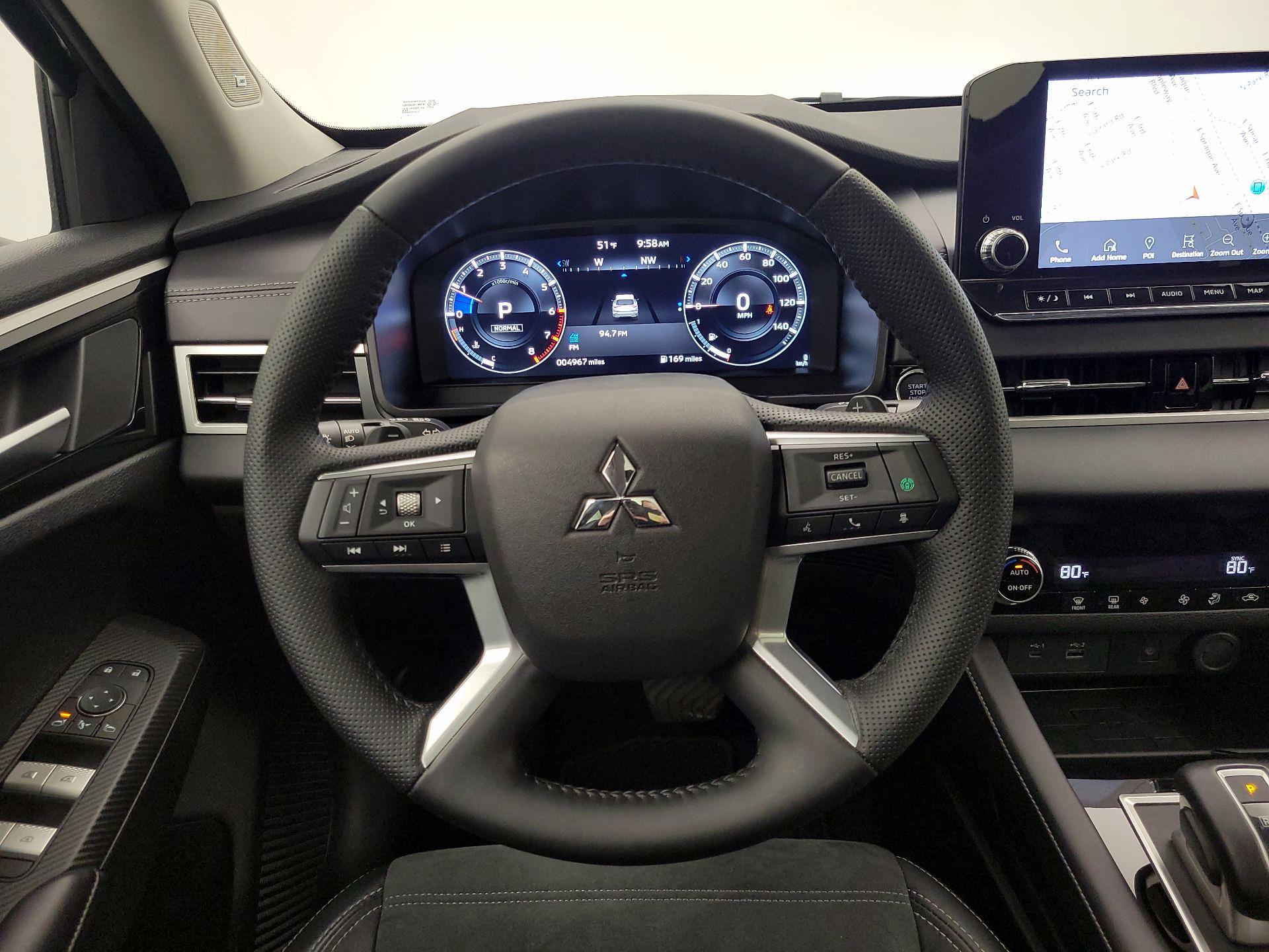 Thumbnail: 2024 Mitsubishi Outlander - 10