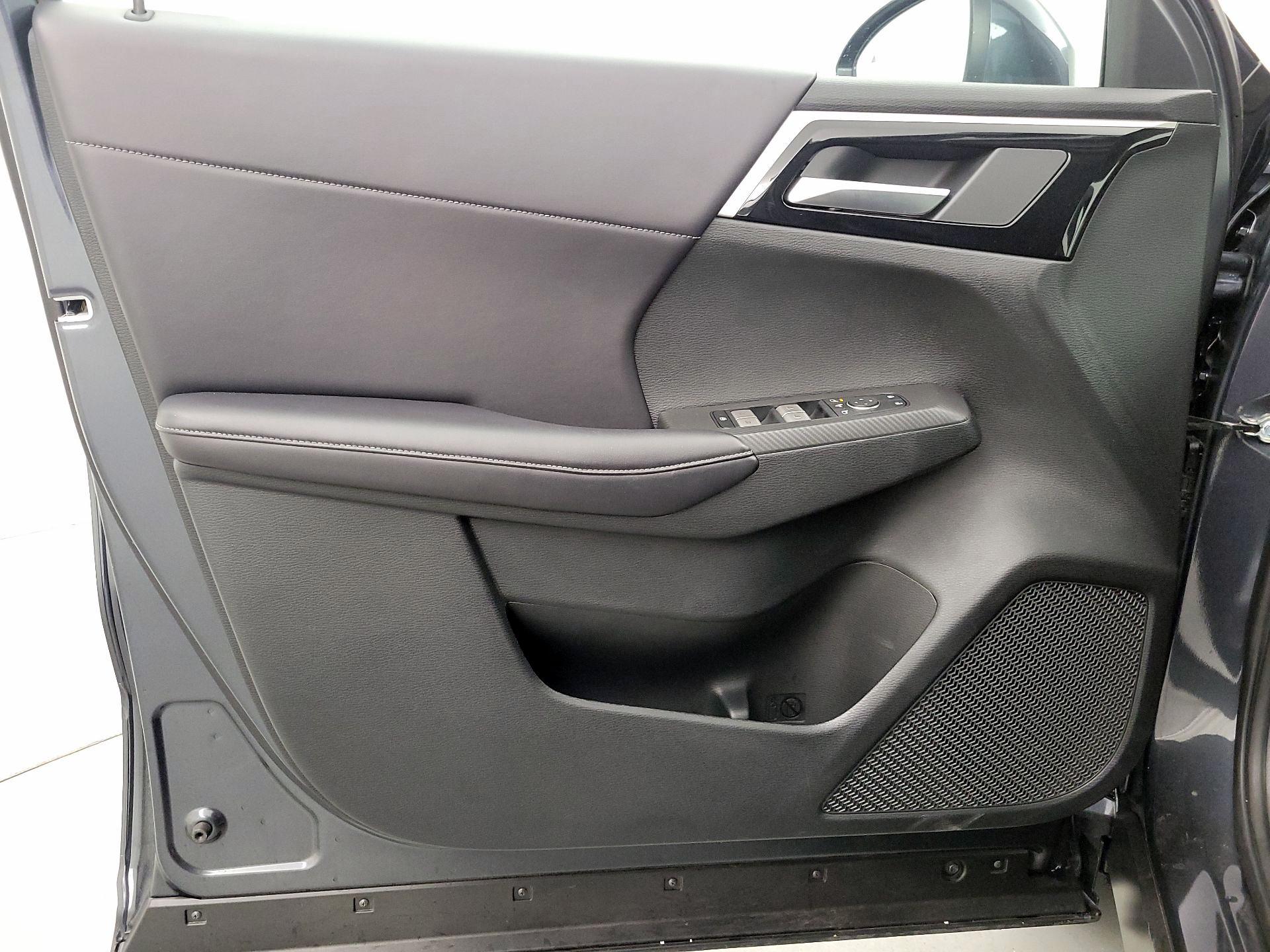 Thumbnail: 2024 Mitsubishi Outlander - 12