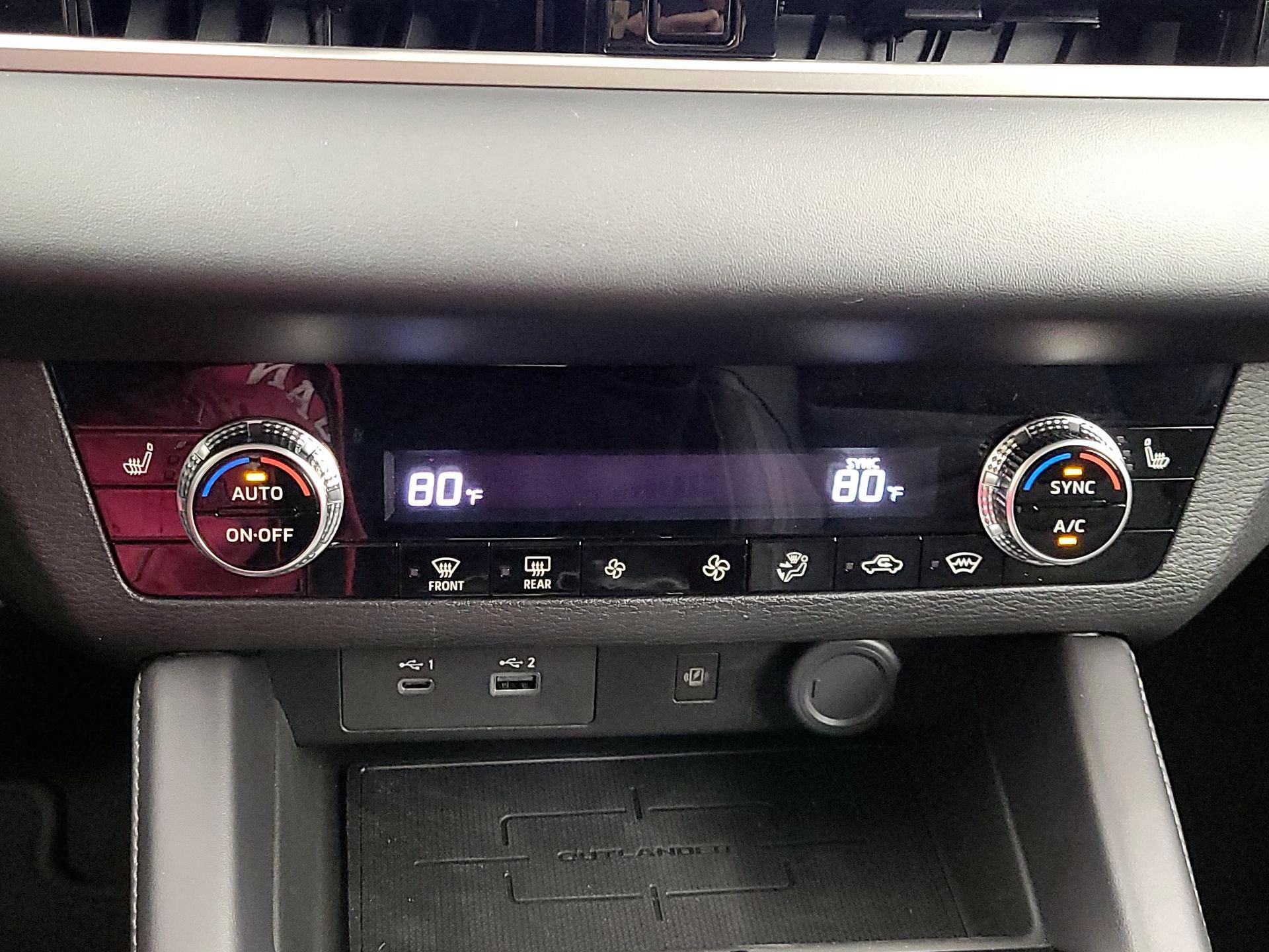 Thumbnail: 2024 Mitsubishi Outlander - 17