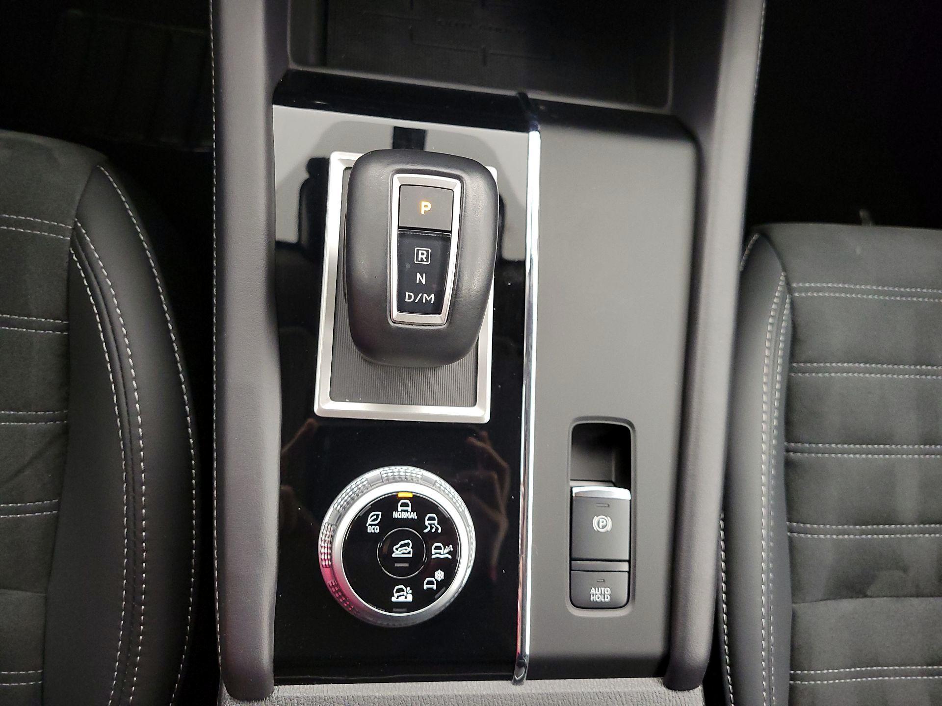 Thumbnail: 2024 Mitsubishi Outlander - 18