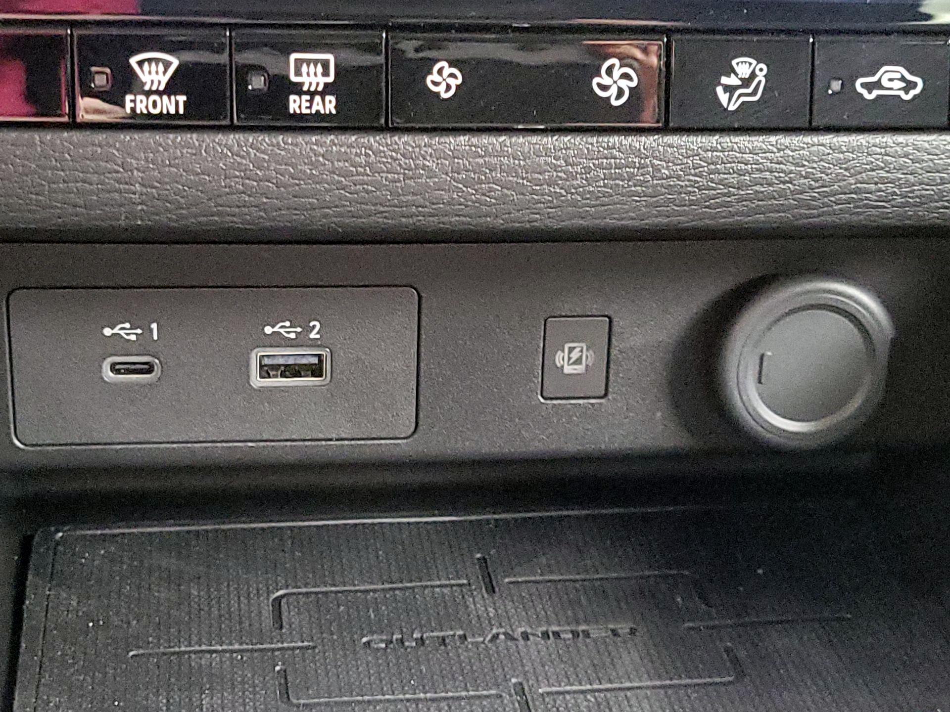 Thumbnail: 2024 Mitsubishi Outlander - 19