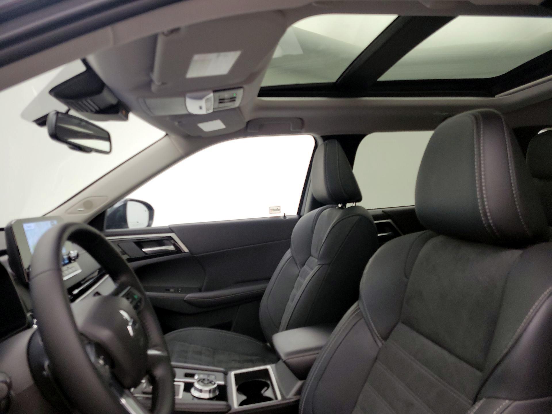 Thumbnail: 2024 Mitsubishi Outlander - 20