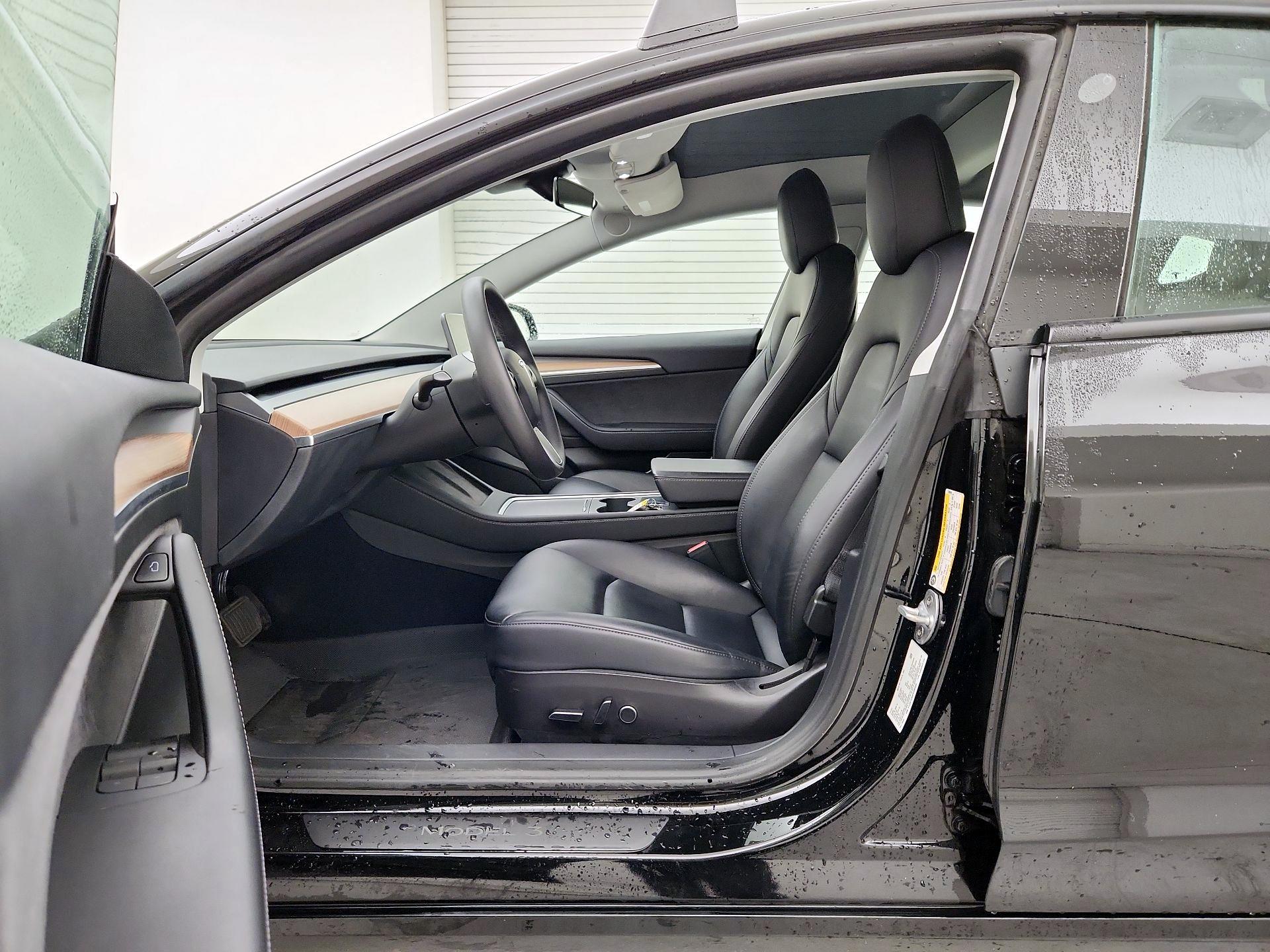 Thumbnail: 2023 Tesla Model 3 - 11