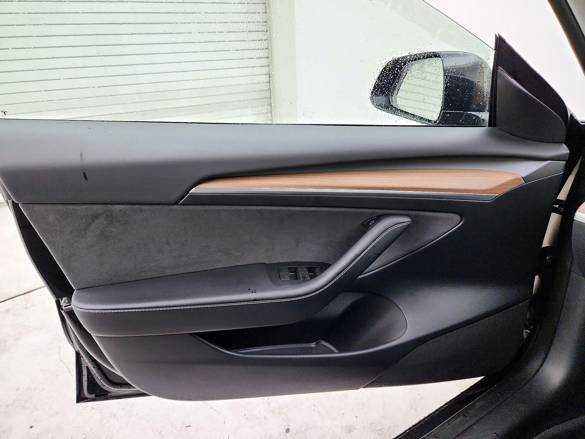 Thumbnail: 2023 Tesla Model 3 - 12