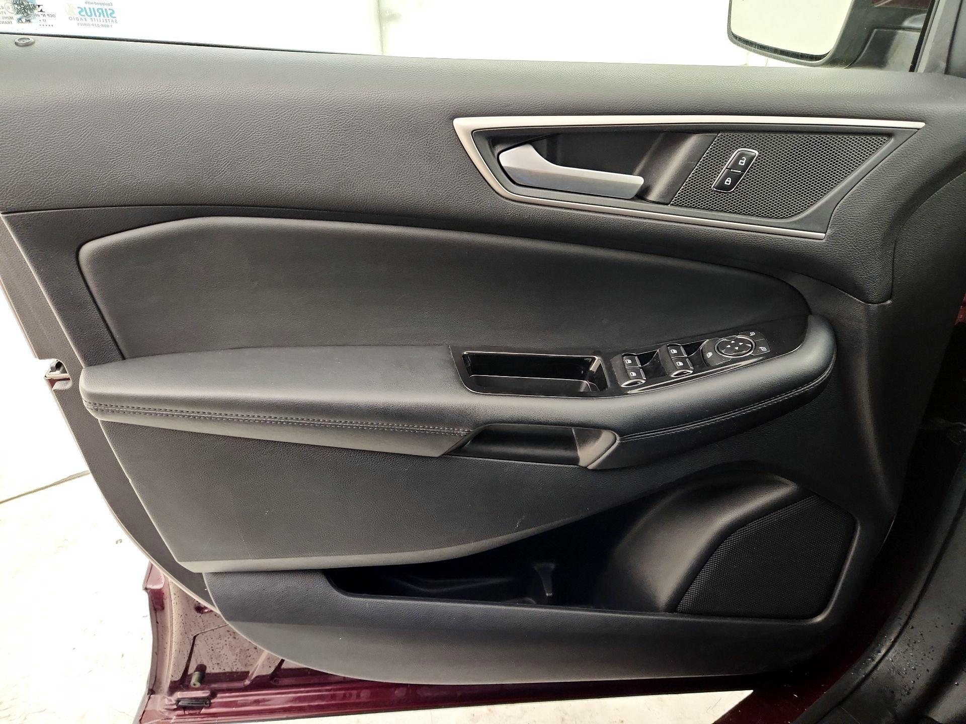 Thumbnail: 2018 Ford Edge - 12