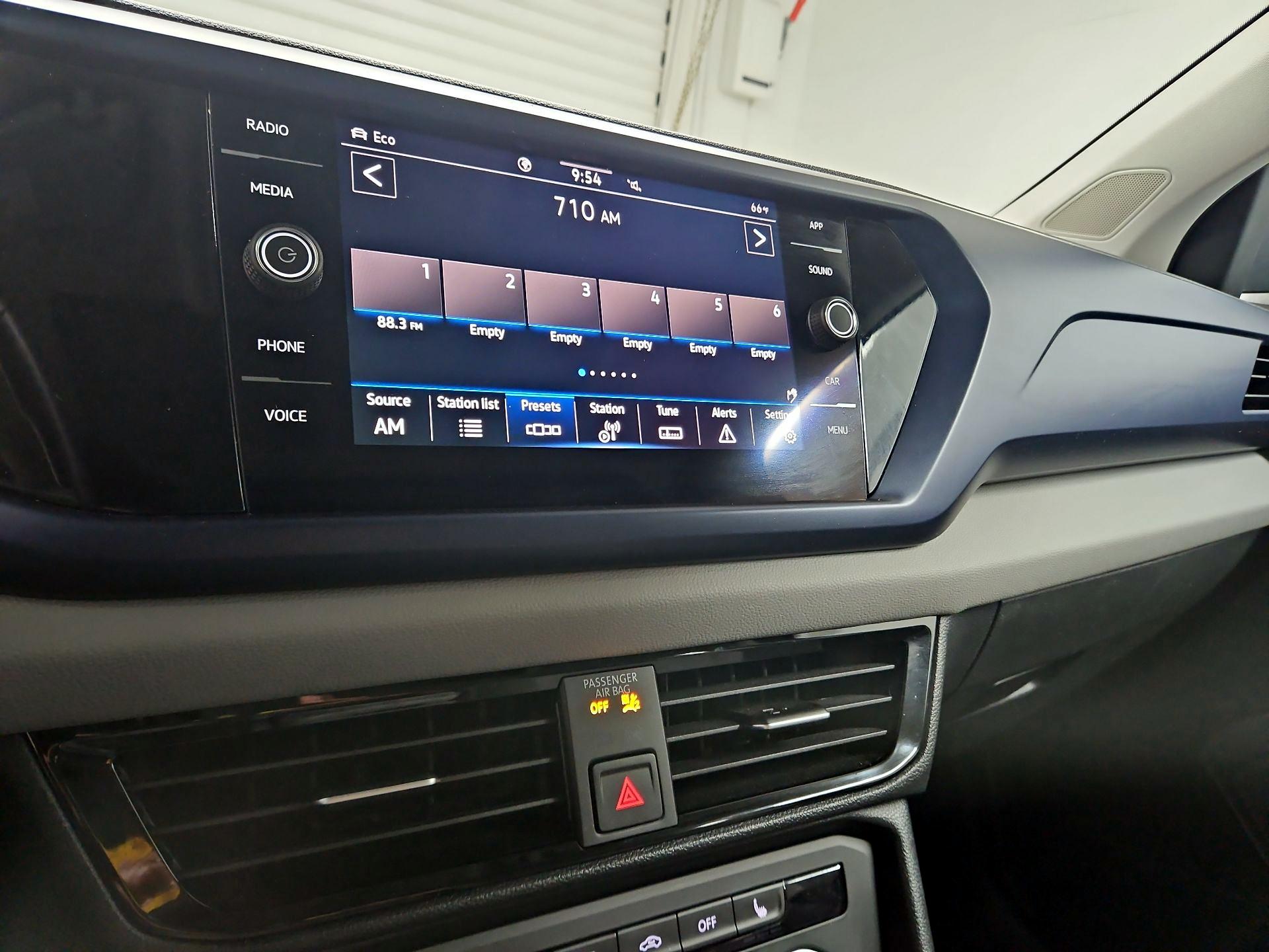 Thumbnail: 2022 Volkswagen Taos - 15