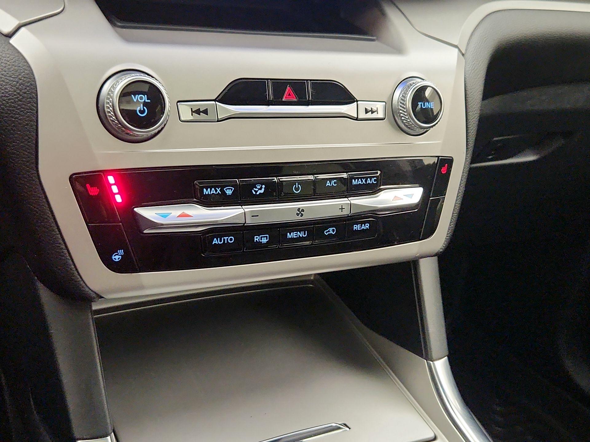 Thumbnail: 2022 Ford Explorer - 16