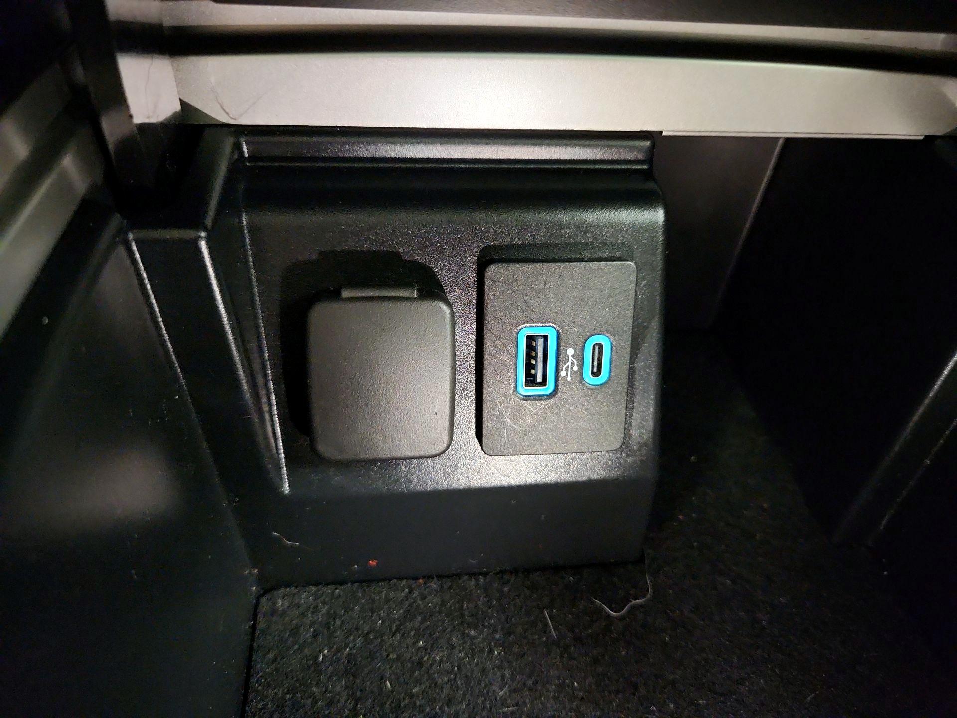 Thumbnail: 2022 Ford Explorer - 18