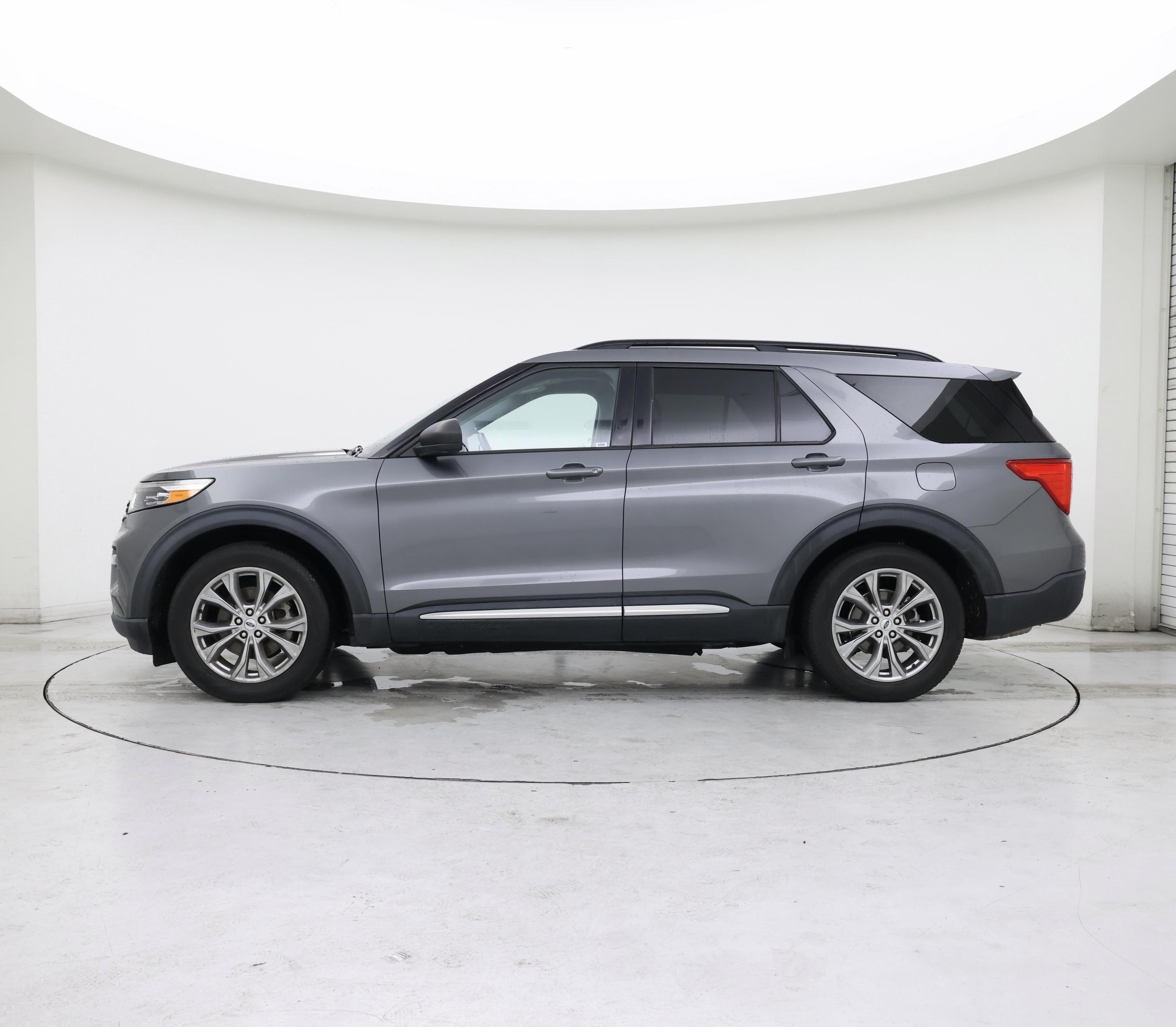 Thumbnail: 2022 Ford Explorer - 3