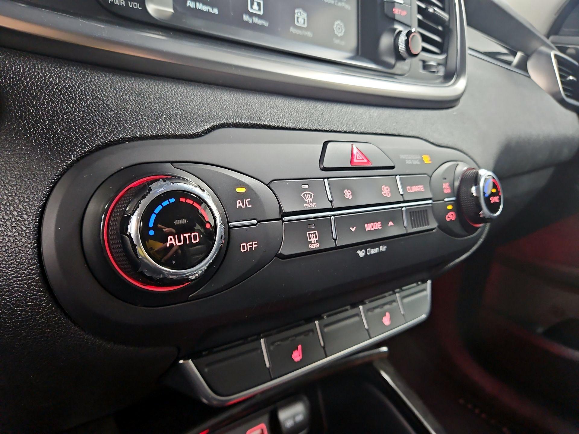 Thumbnail: 2018 Kia Sorento - 16