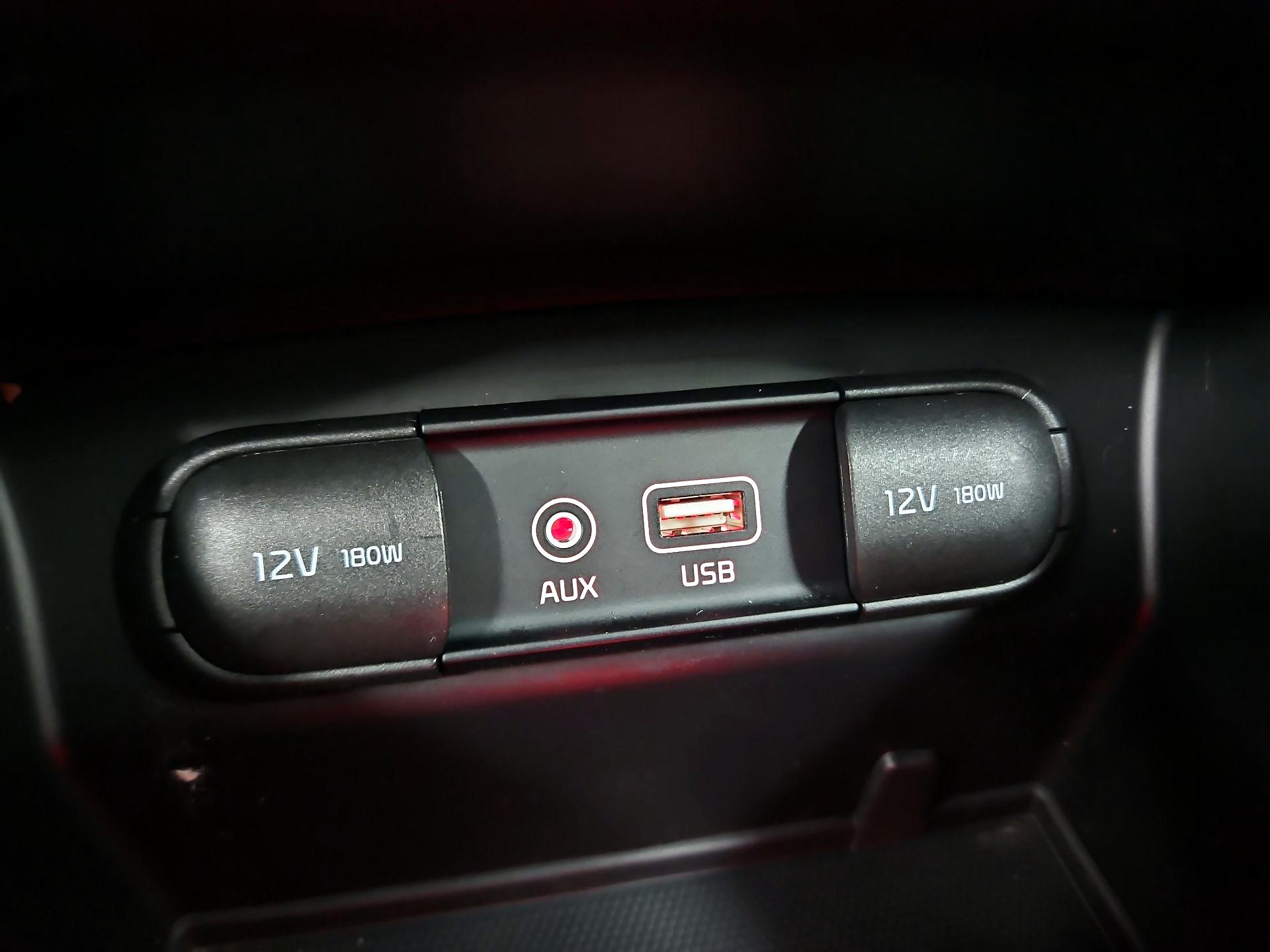 Thumbnail: 2018 Kia Sorento - 18