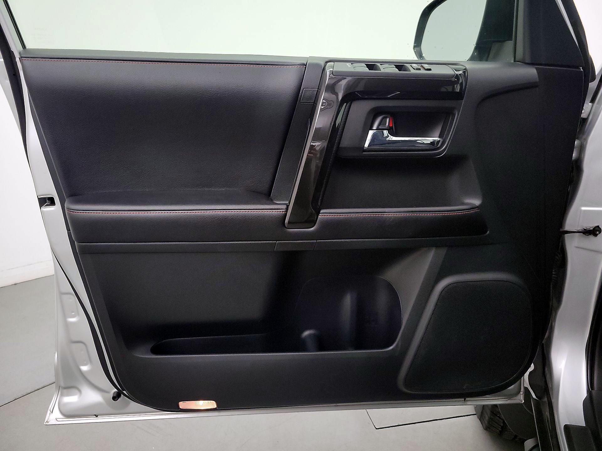 Thumbnail: 2017 Toyota 4Runner - 12