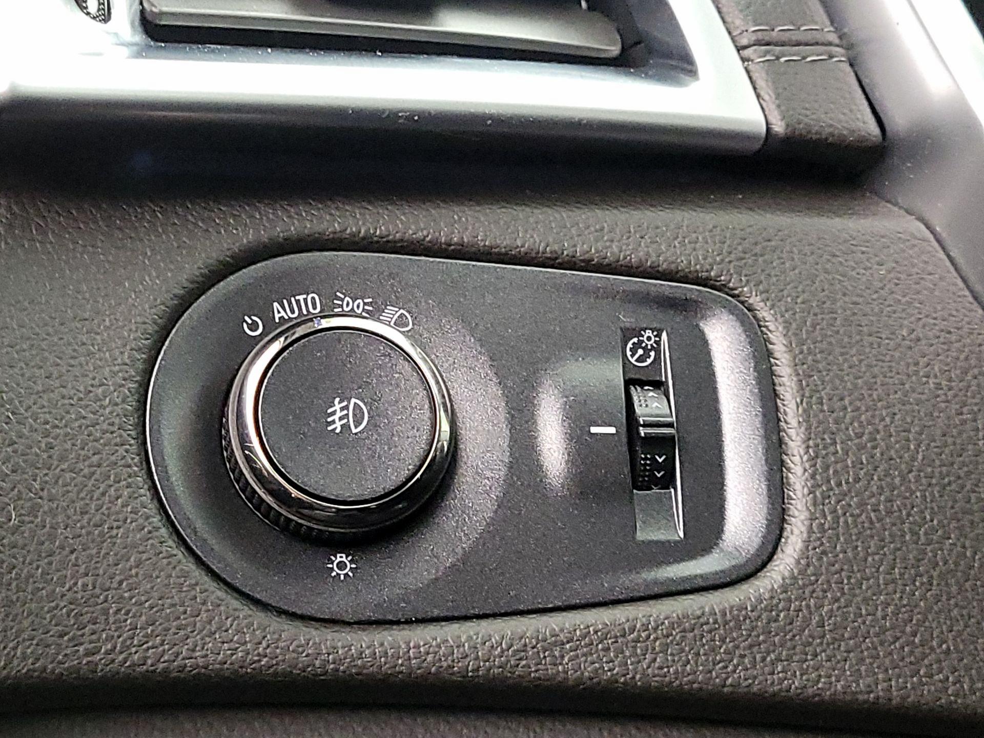 Thumbnail: 2015 Cadillac SRX - 13