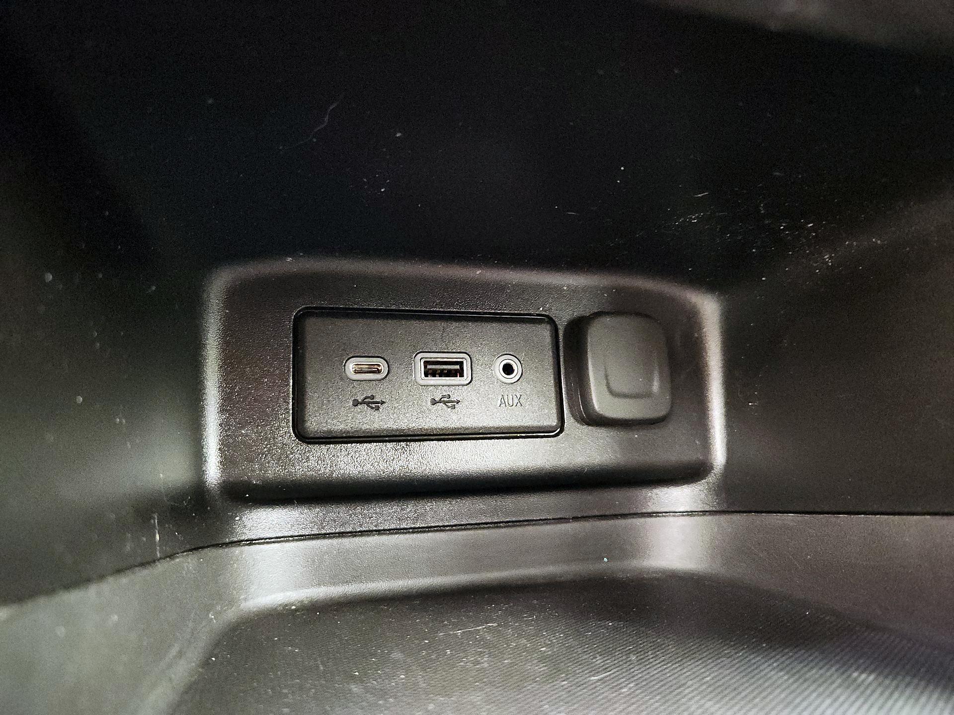 Thumbnail: 2021 Chevrolet Equinox - 18