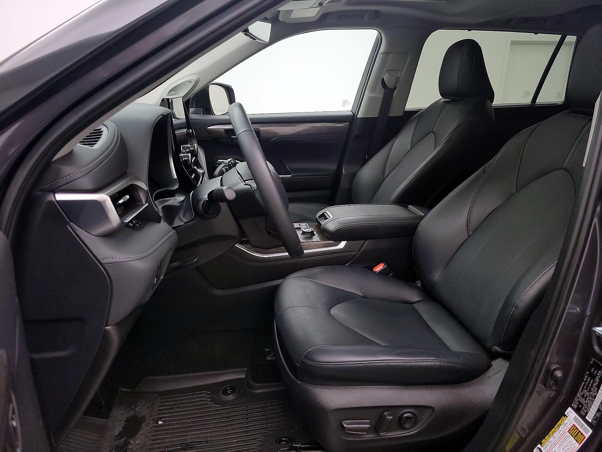 Thumbnail: 2024 Toyota Highlander - 11