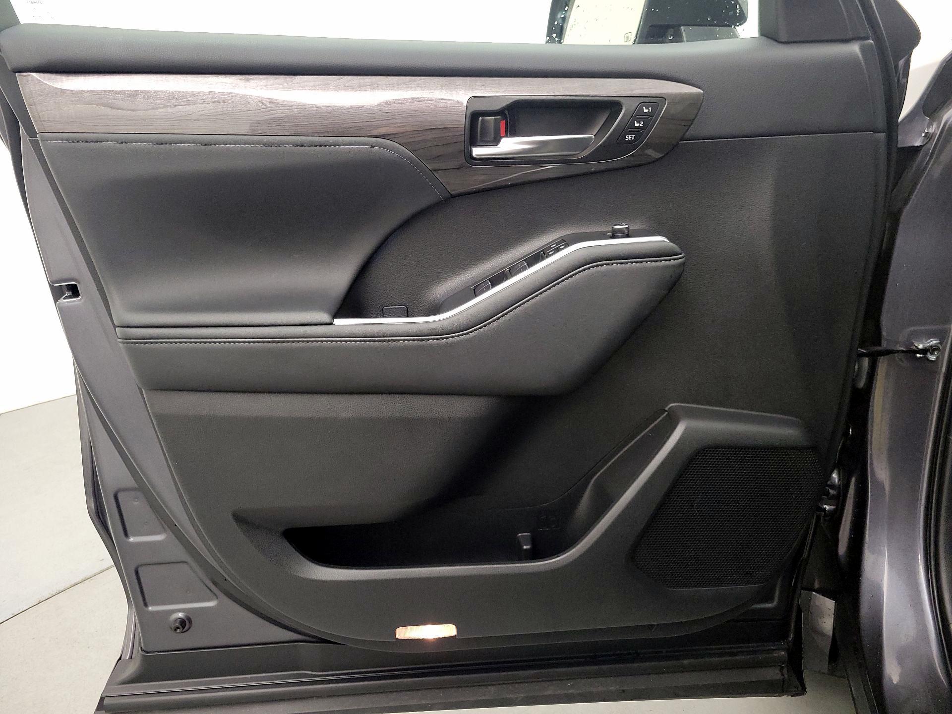 Thumbnail: 2024 Toyota Highlander - 12