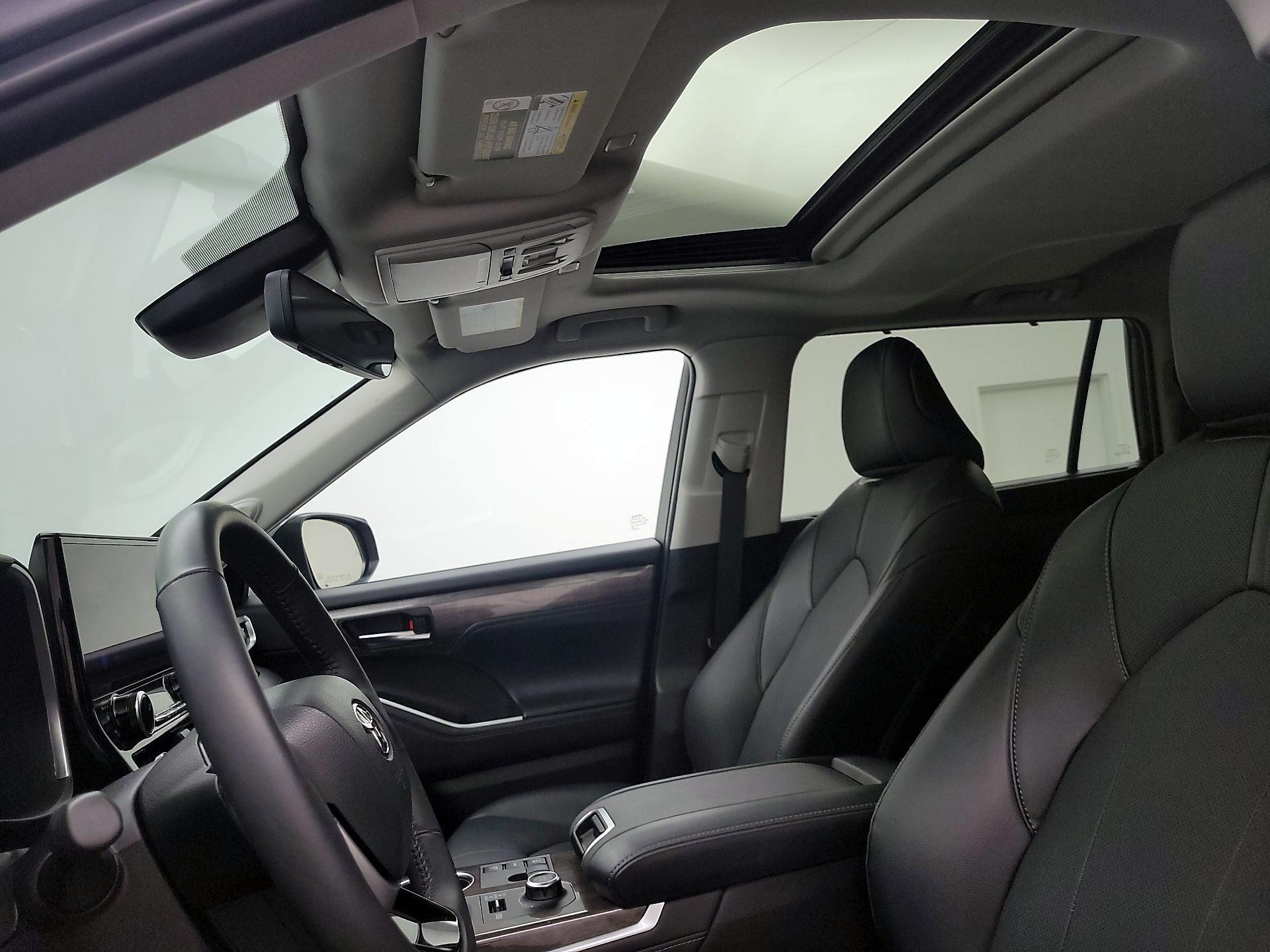 Thumbnail: 2024 Toyota Highlander - 19