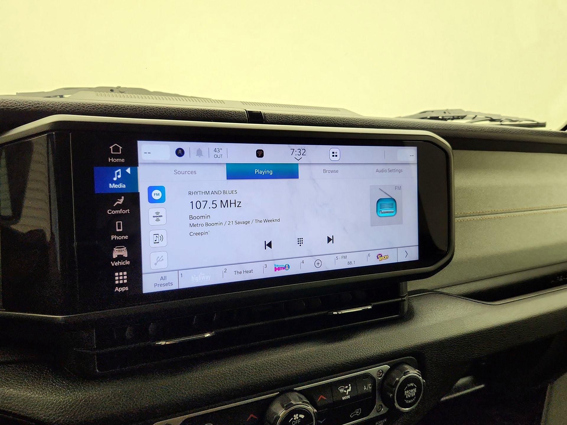 Thumbnail: 2024 Jeep Wrangler - 15