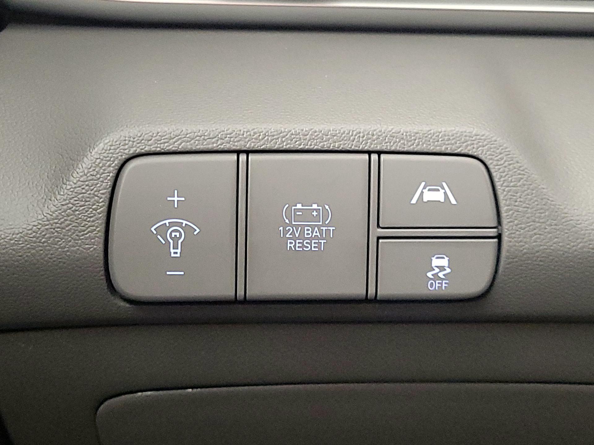 Thumbnail: 2023 Hyundai Elantra - 13