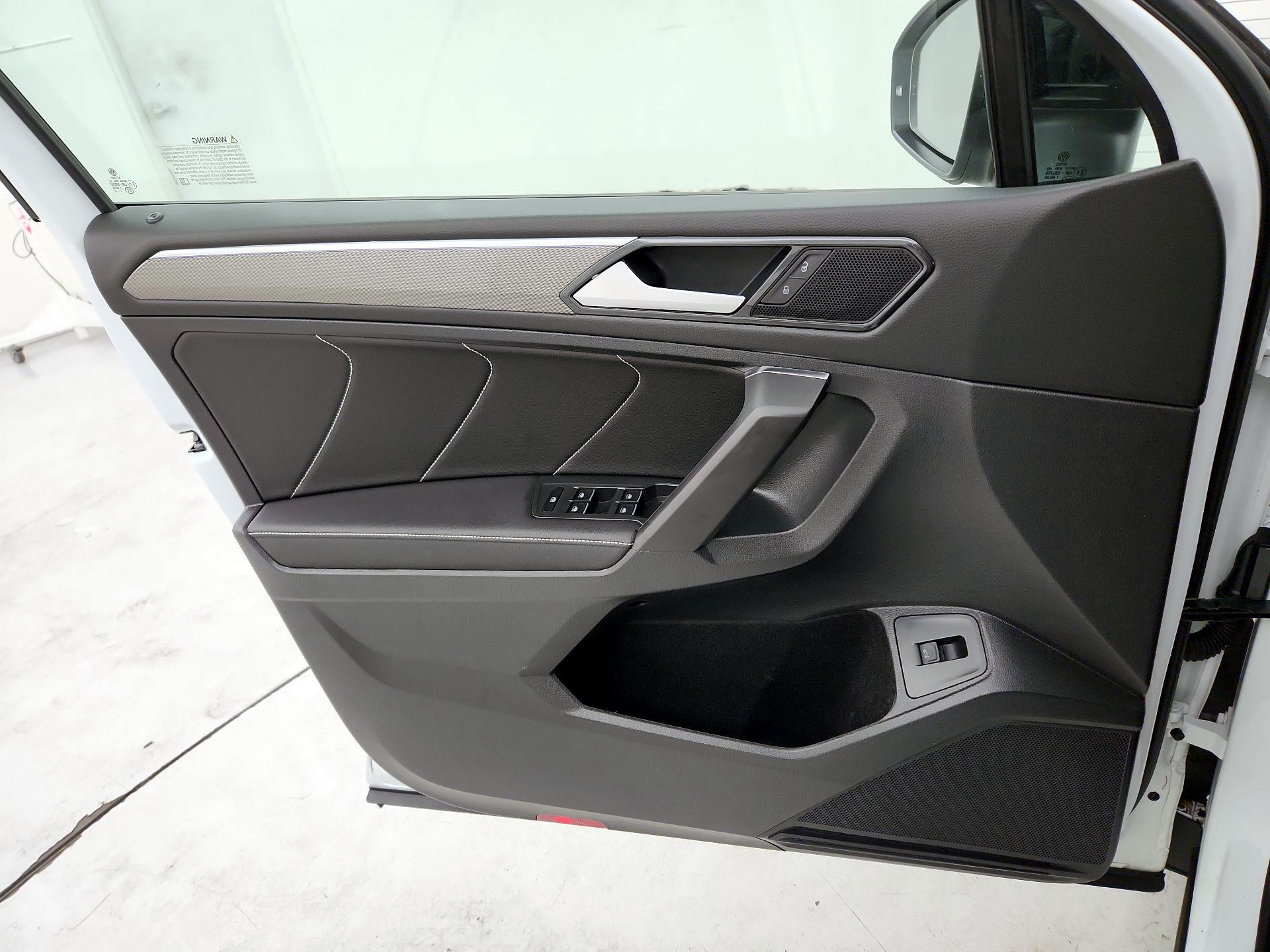 Thumbnail: 2022 Volkswagen Tiguan - 12