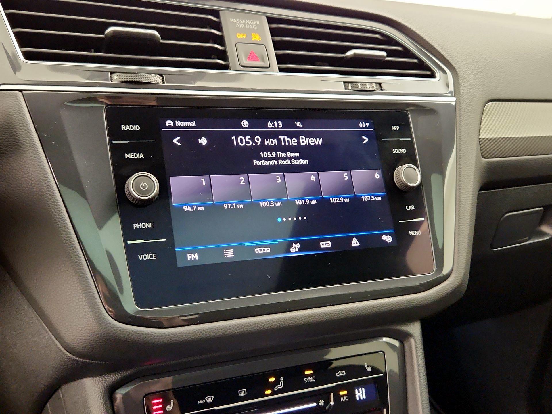 Thumbnail: 2022 Volkswagen Tiguan - 15