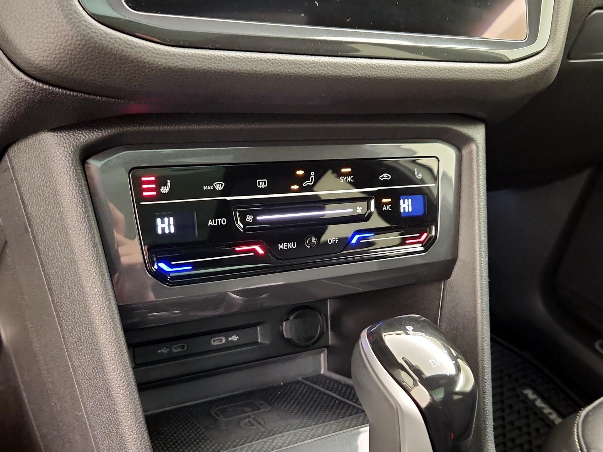 Thumbnail: 2022 Volkswagen Tiguan - 16