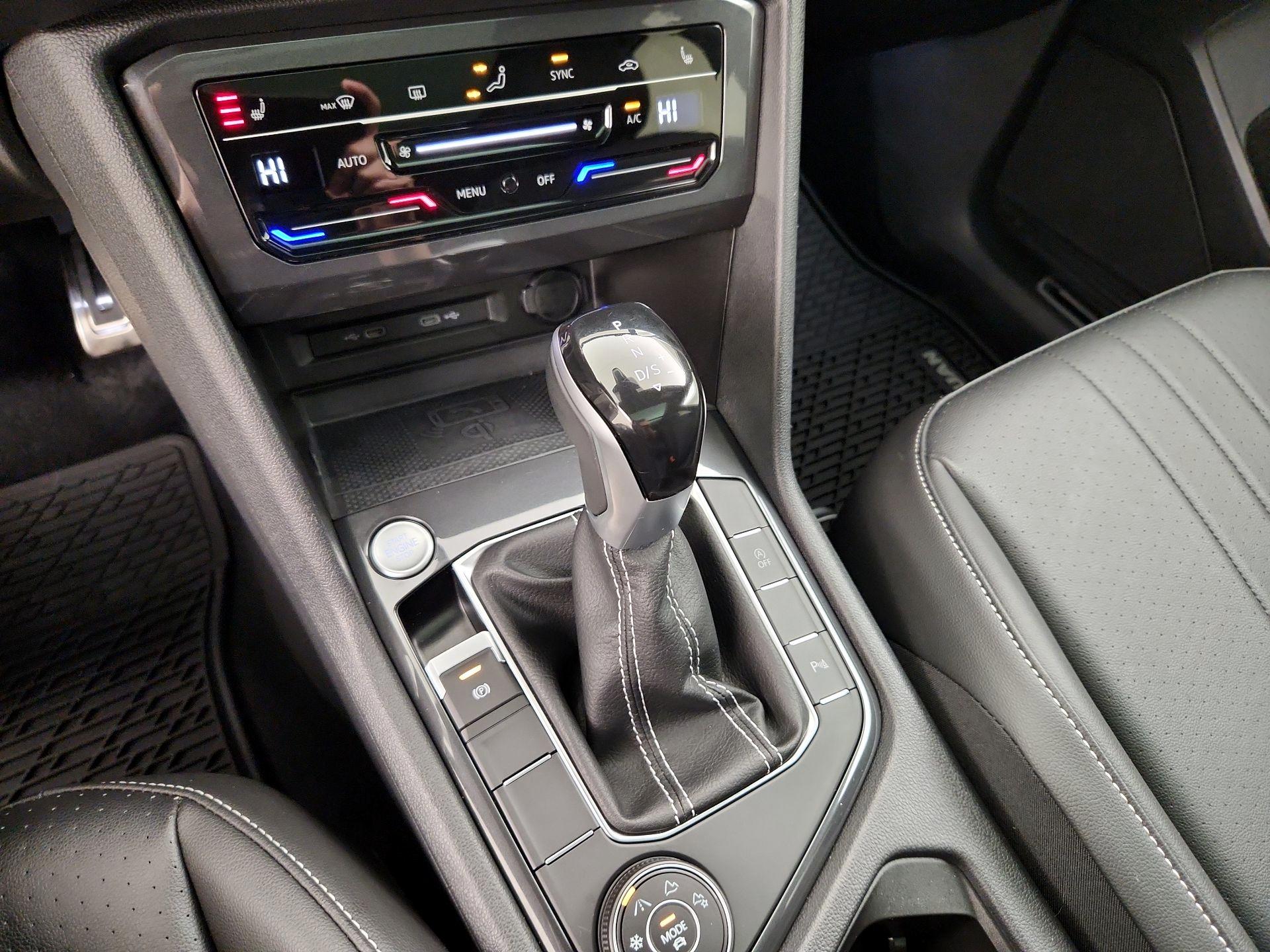 Thumbnail: 2022 Volkswagen Tiguan - 17