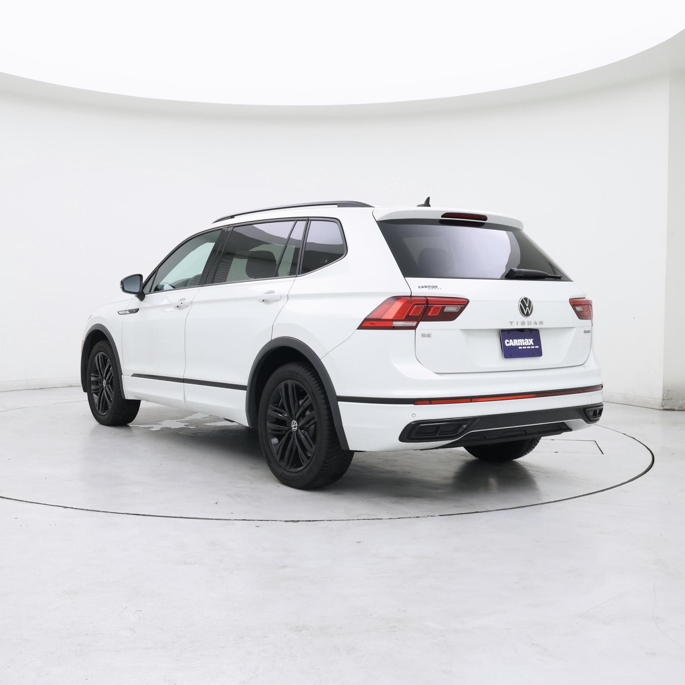 Thumbnail: 2022 Volkswagen Tiguan - 2