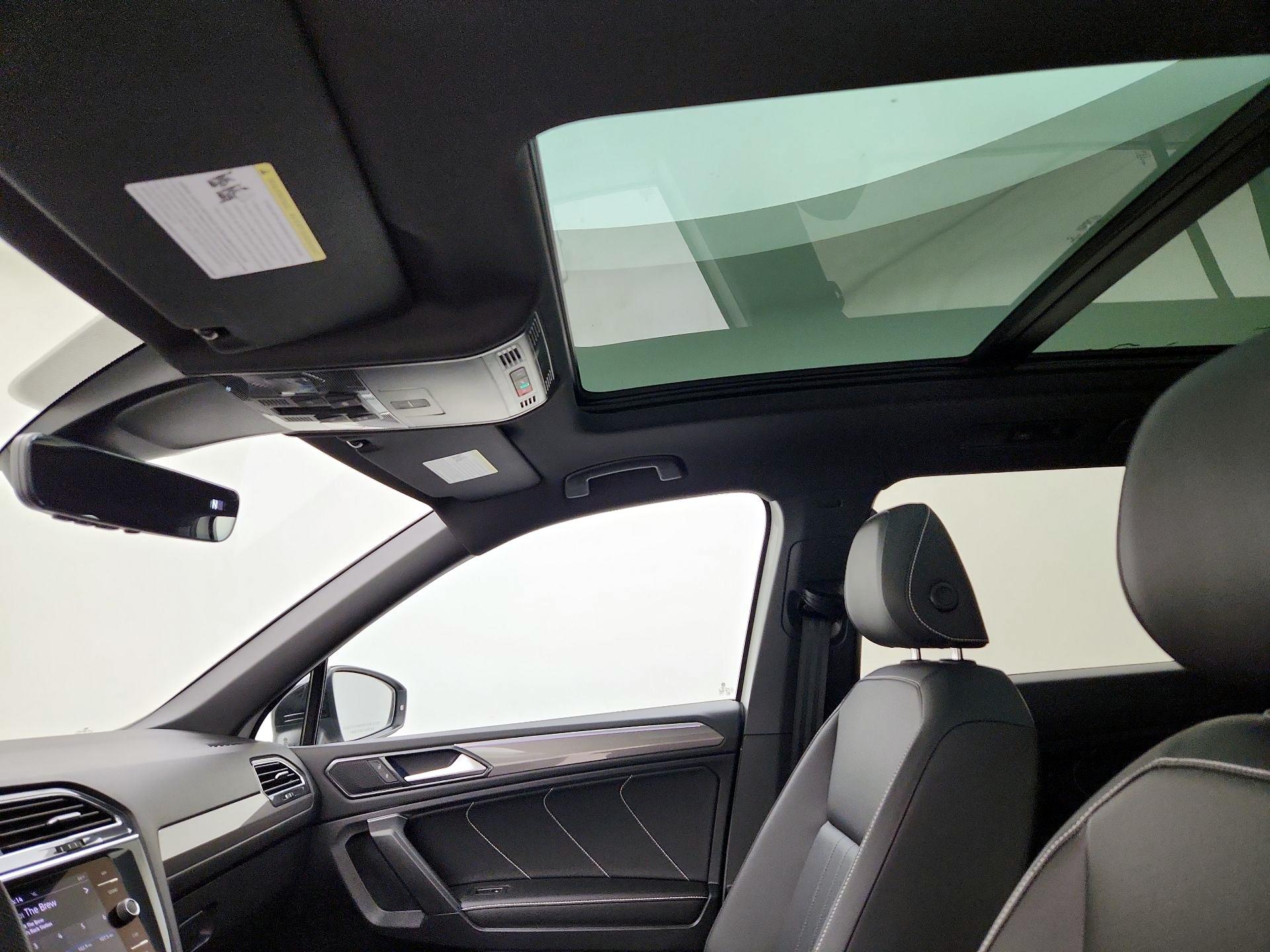 Thumbnail: 2022 Volkswagen Tiguan - 19