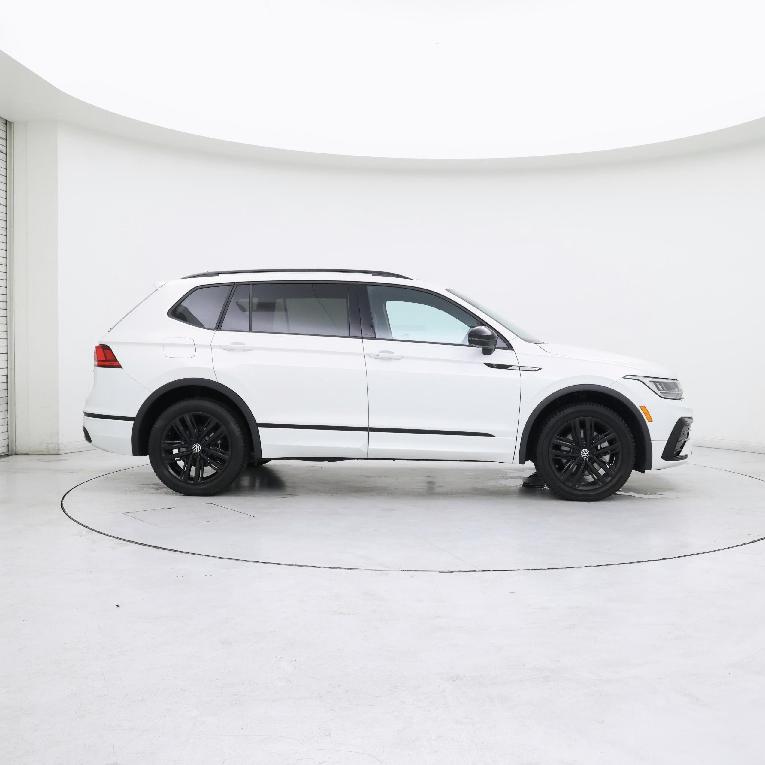 Thumbnail: 2022 Volkswagen Tiguan - 7