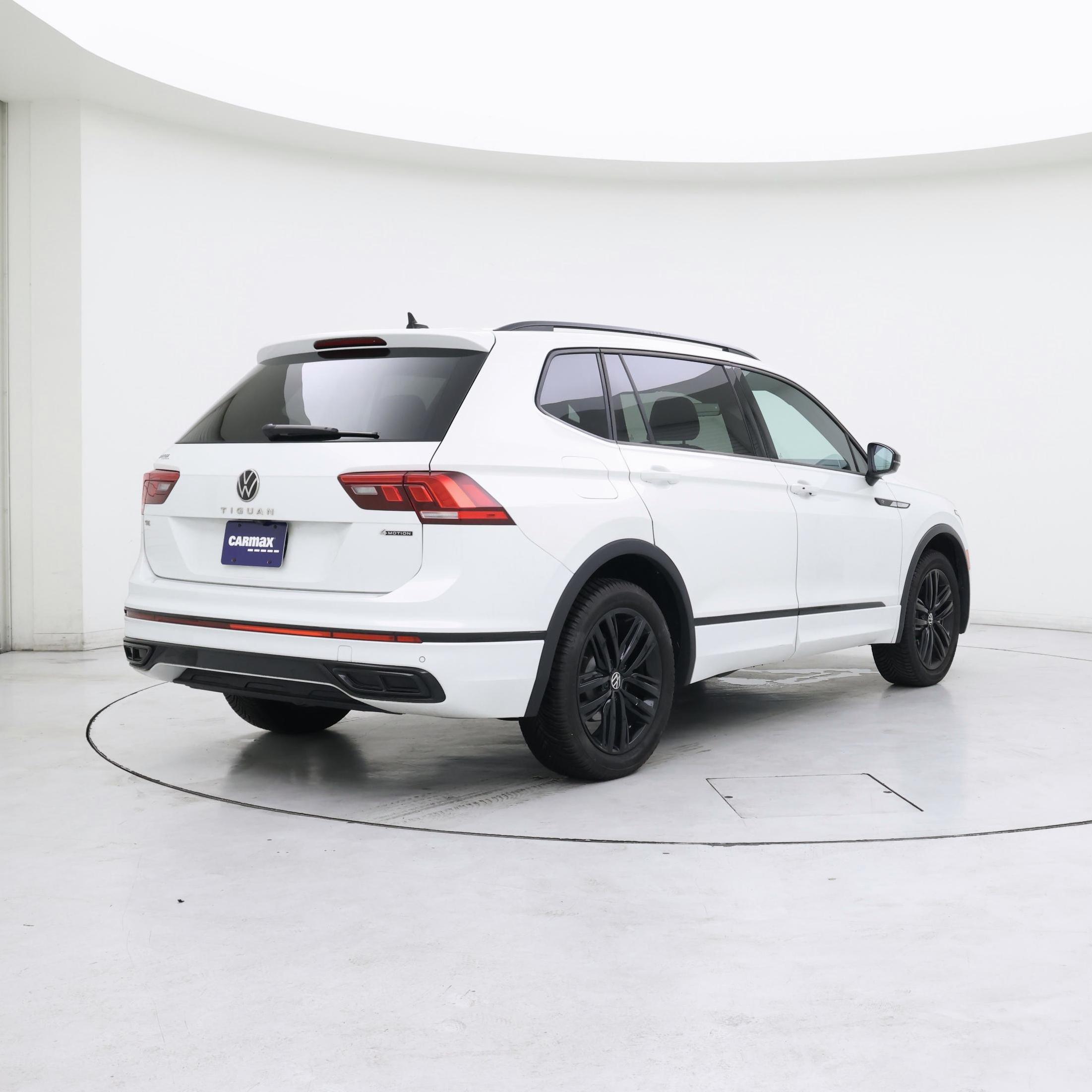 Thumbnail: 2022 Volkswagen Tiguan - 8