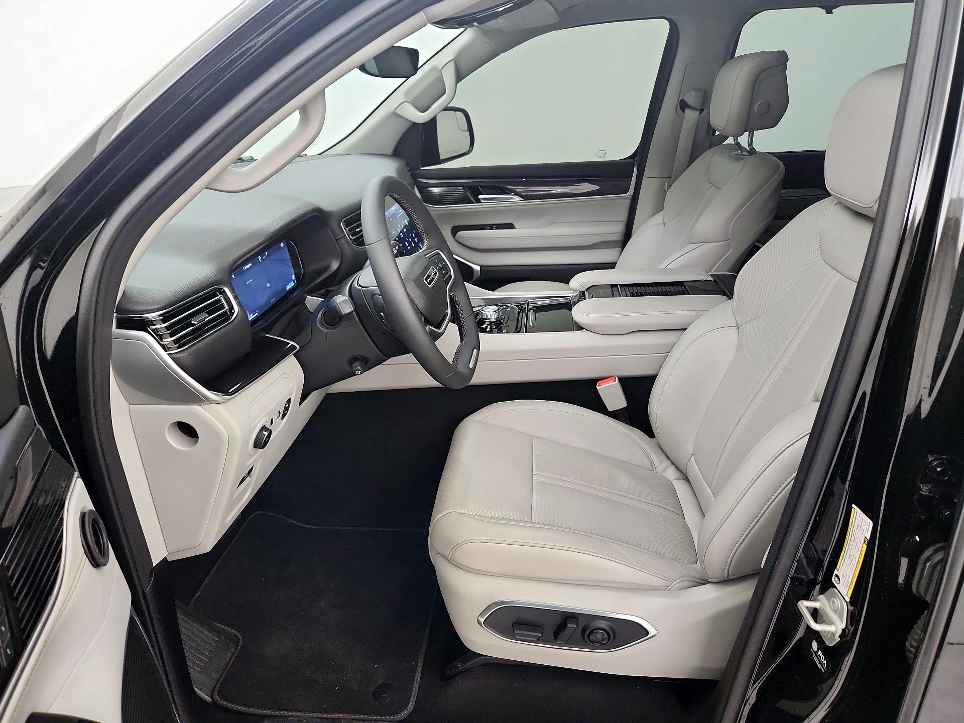 Thumbnail: 2024 Jeep Wagoneer - 11