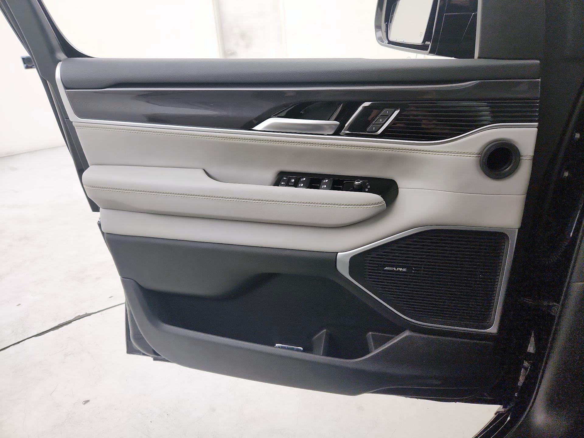 Thumbnail: 2024 Jeep Wagoneer - 12